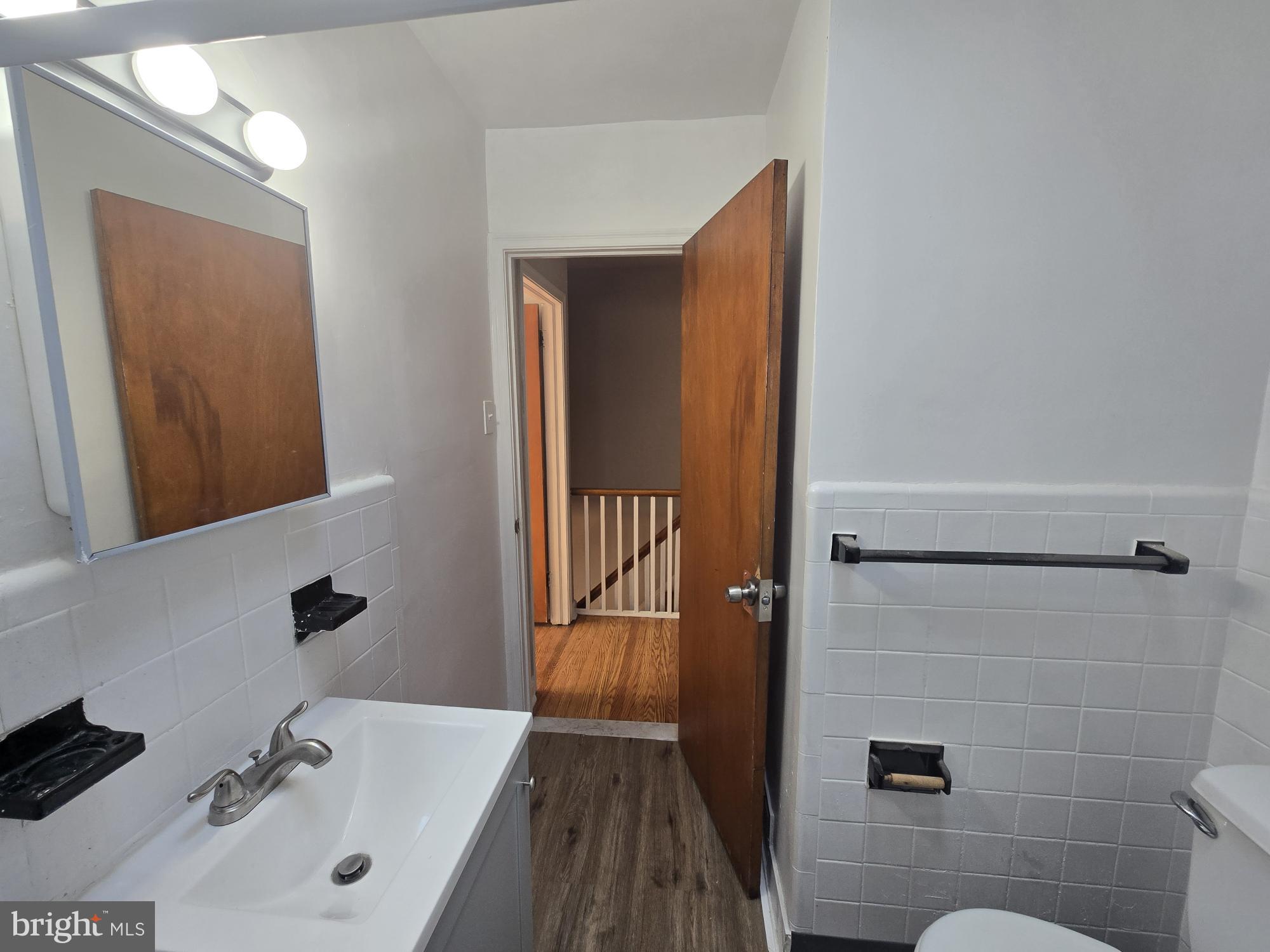 ELMWOOD PARK - Residential Lease