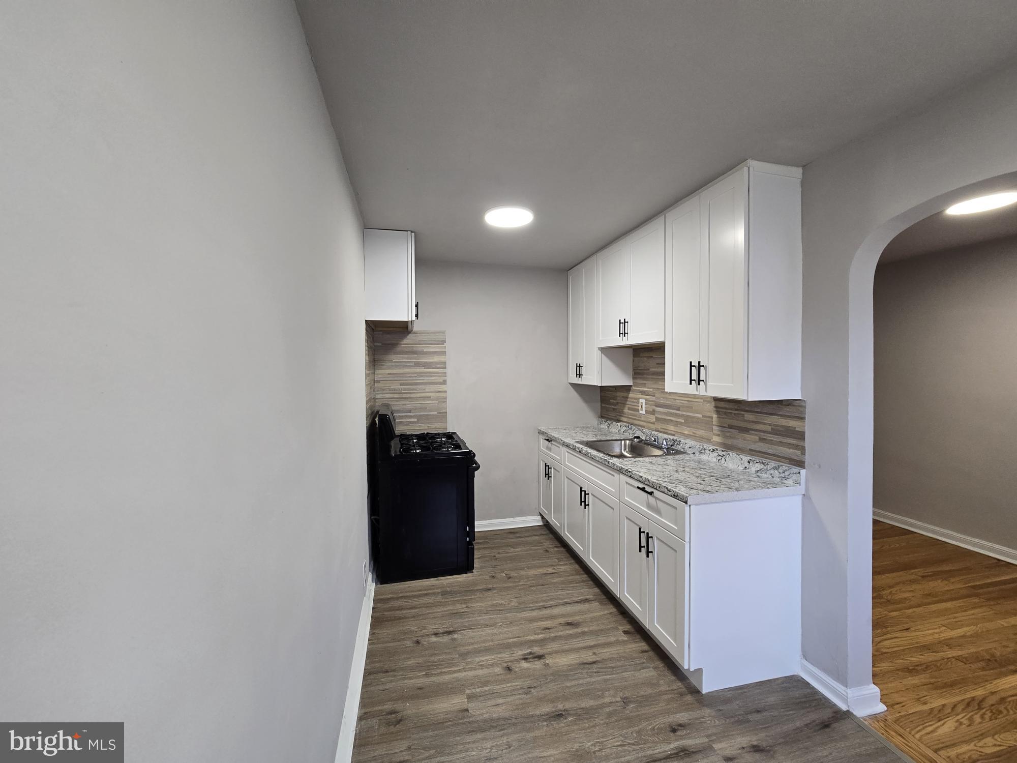 ELMWOOD PARK - Residential Lease