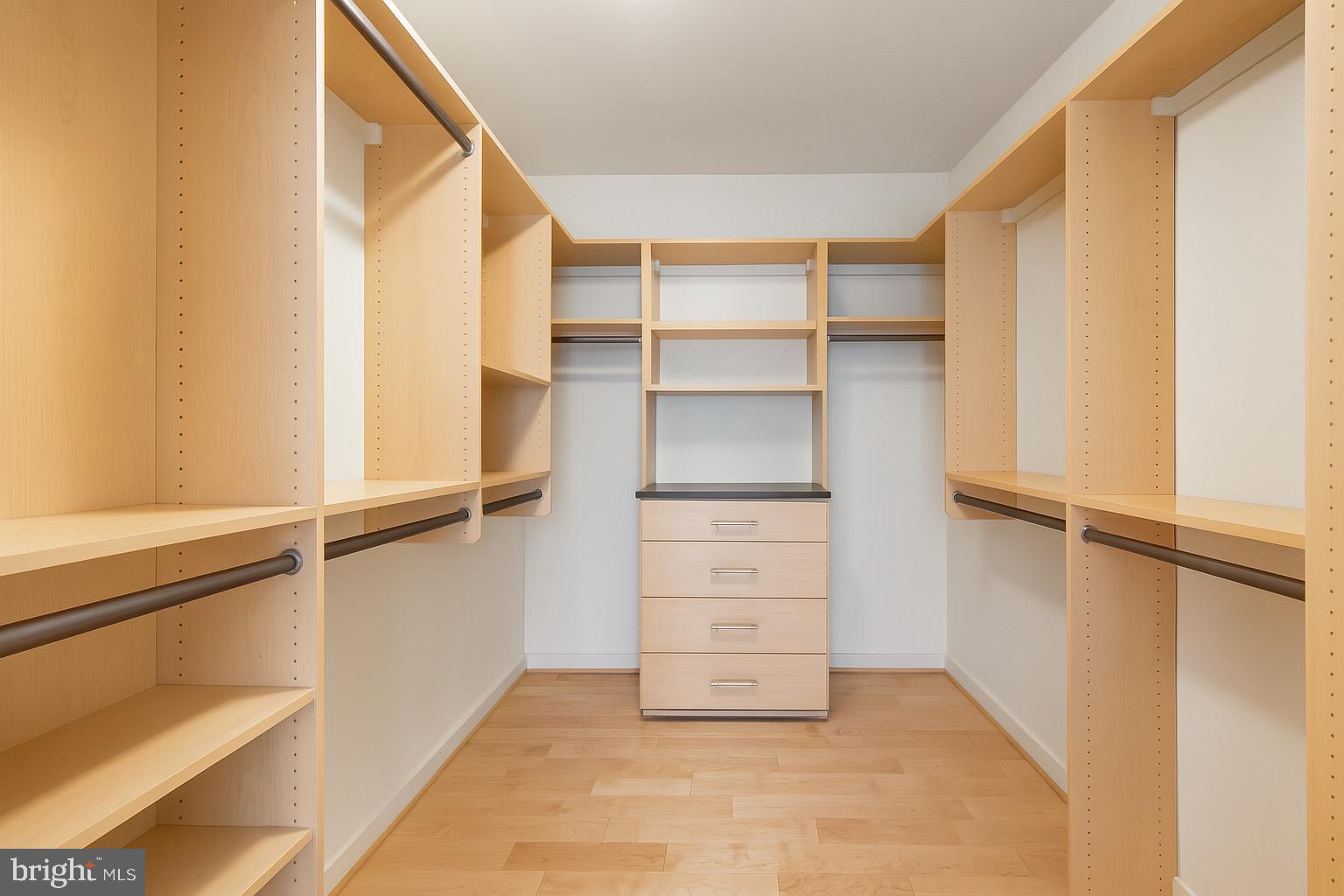 LOCUST POINT - Residential