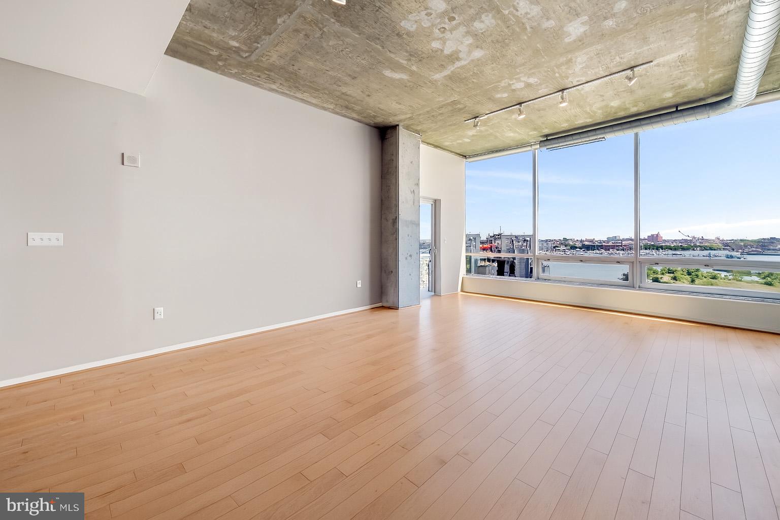 LOCUST POINT - Residential