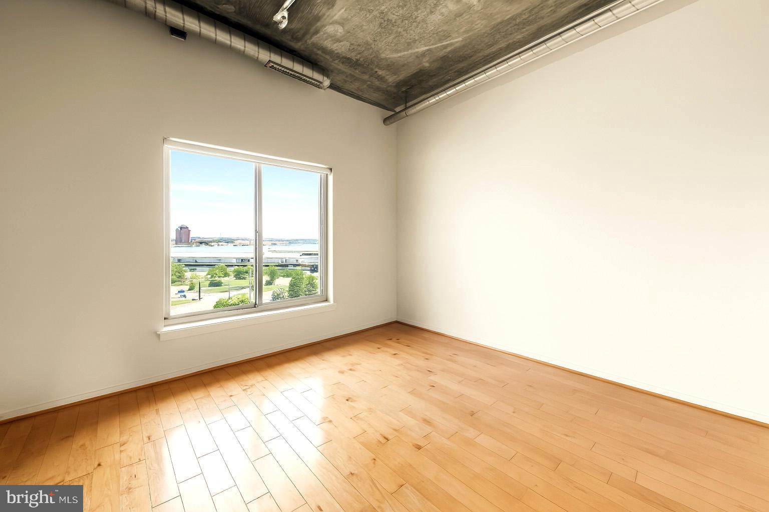 LOCUST POINT - Residential