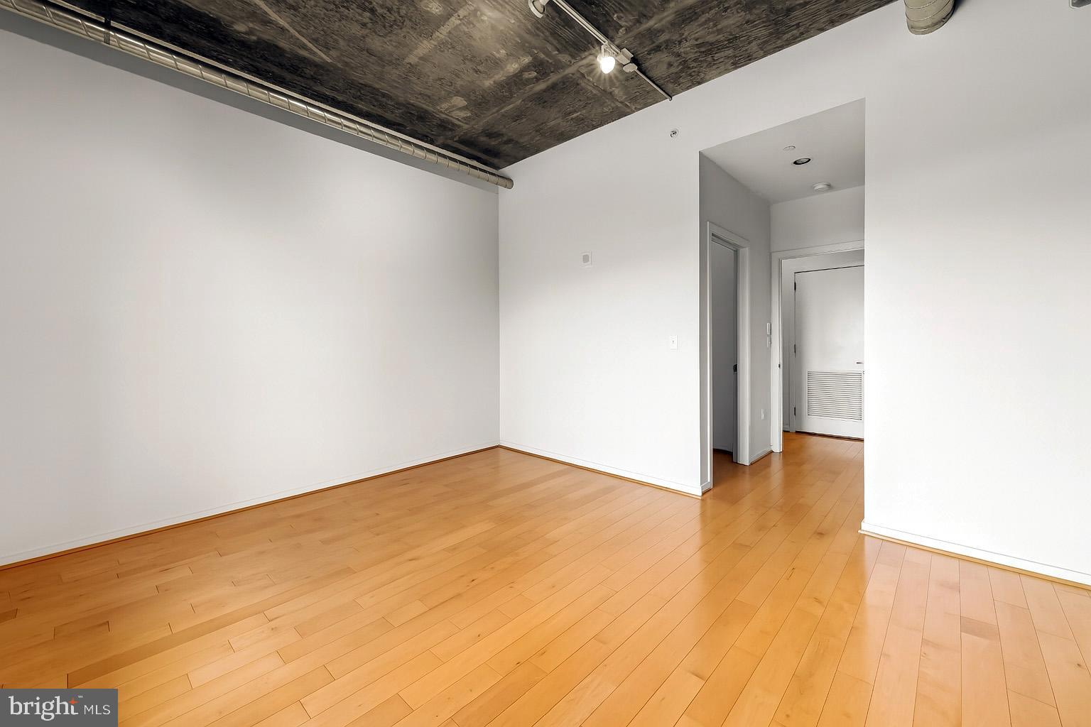 LOCUST POINT - Residential