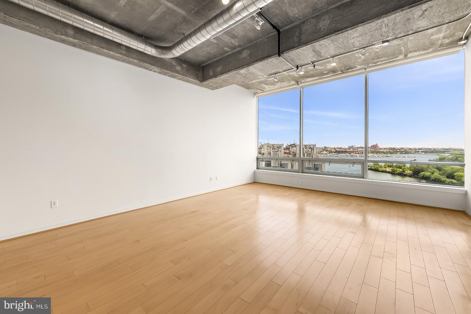 LOCUST POINT - Residential