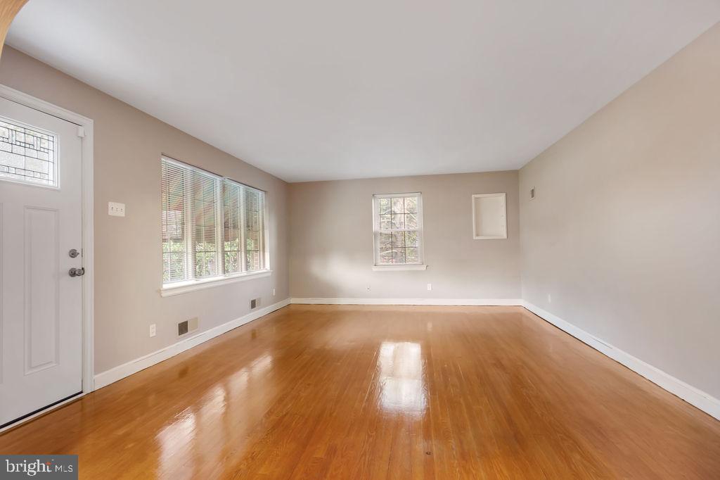 RED LION - Residential