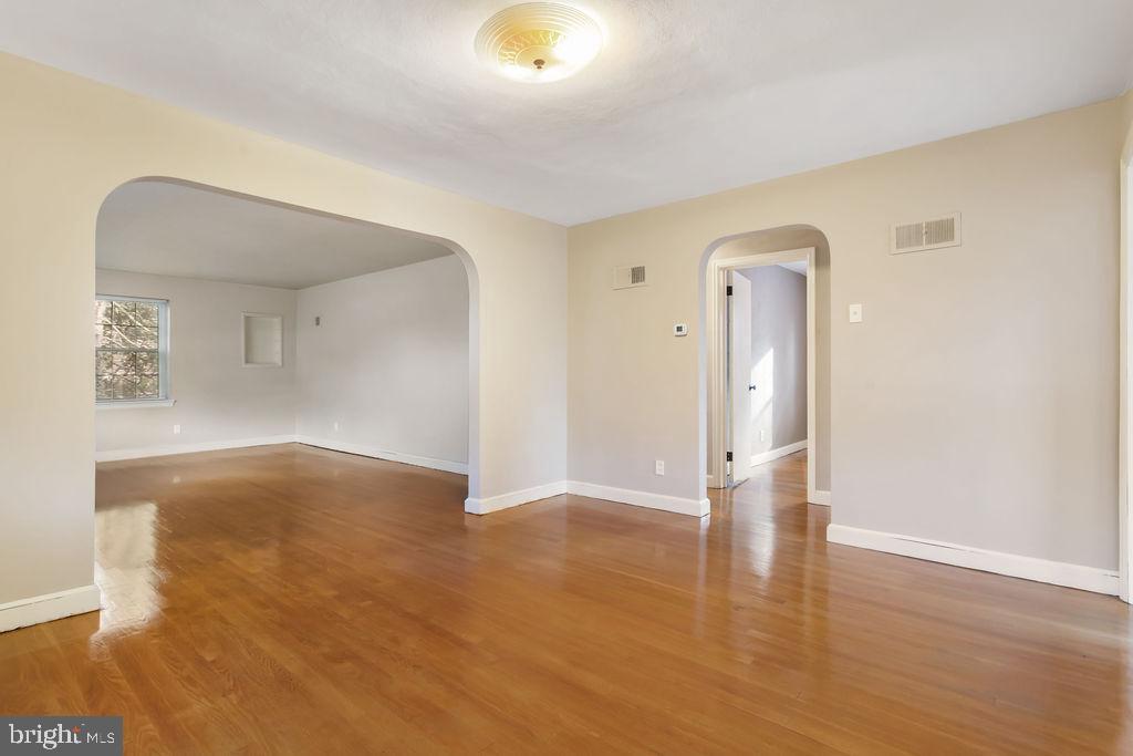 RED LION - Residential