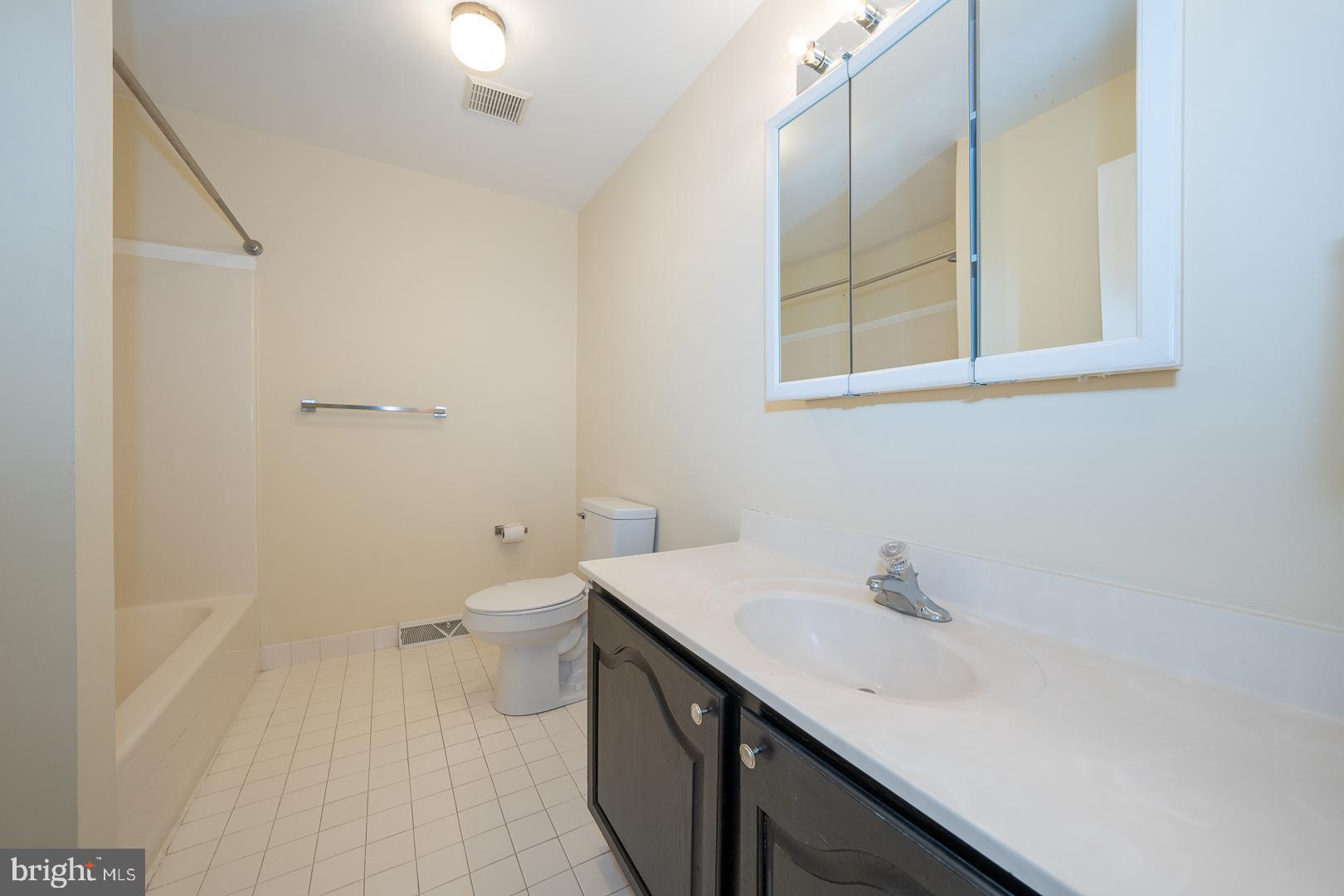 BRADFORD SQUARE - Residential