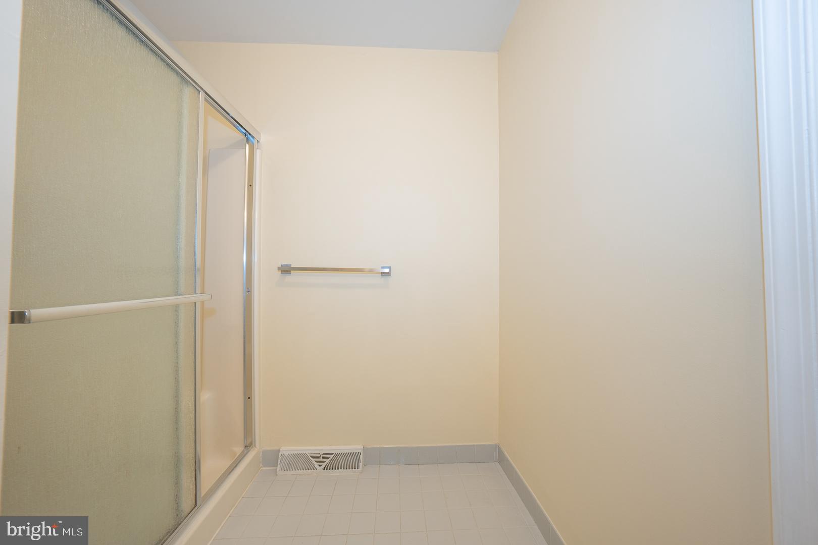 BRADFORD SQUARE - Residential