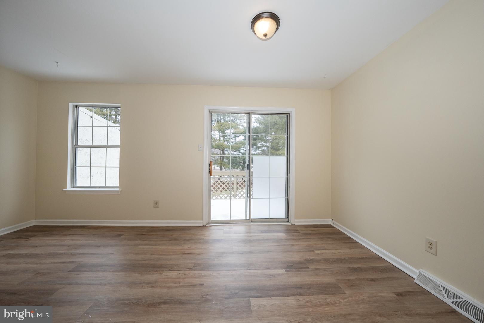 BRADFORD SQUARE - Residential