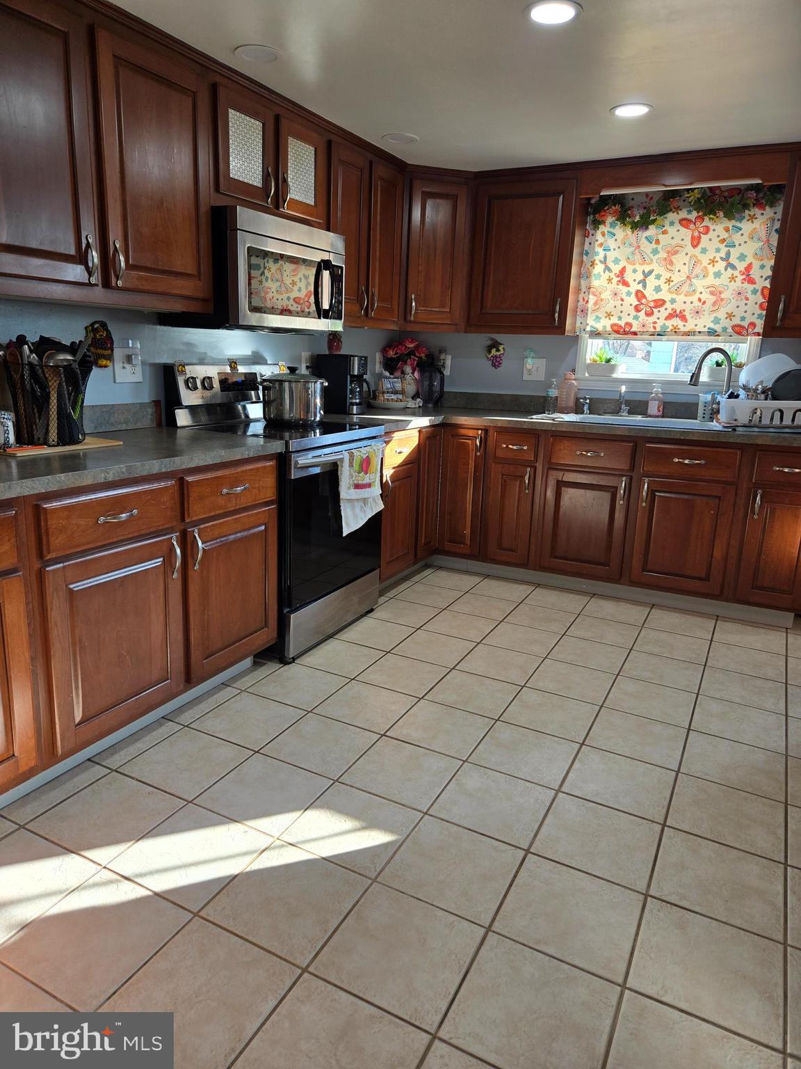 MAUGANSVILLE - Residential