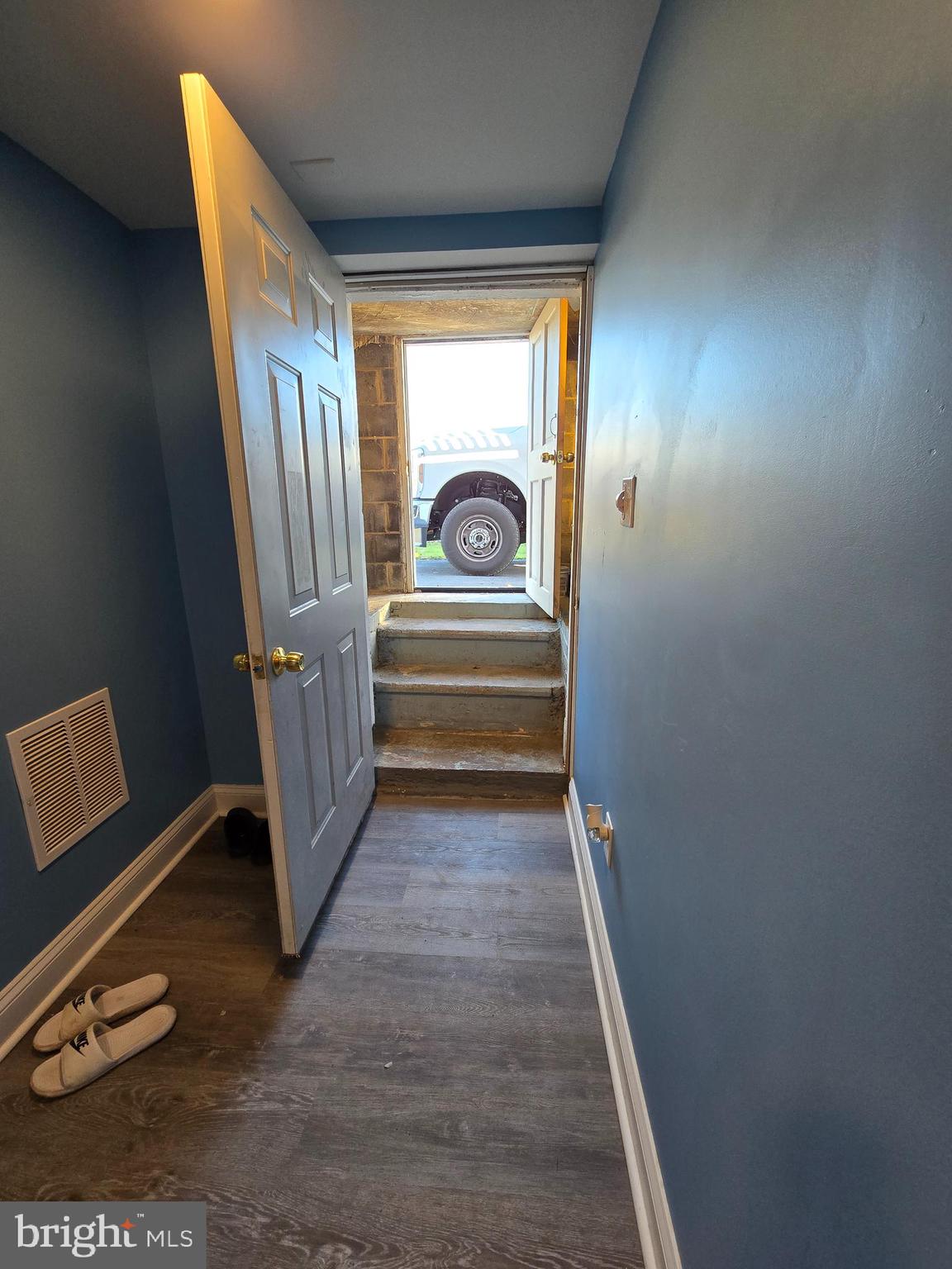 MAUGANSVILLE - Residential