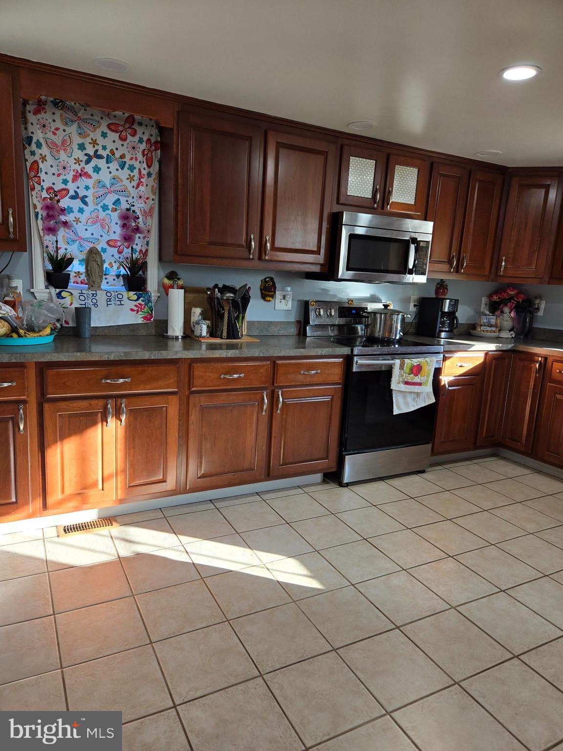 MAUGANSVILLE - Residential