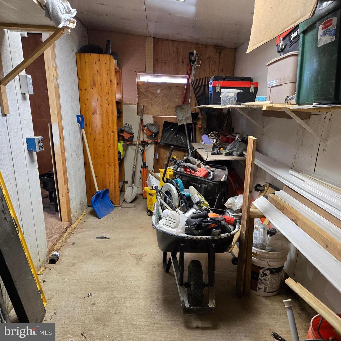 MAUGANSVILLE - Residential