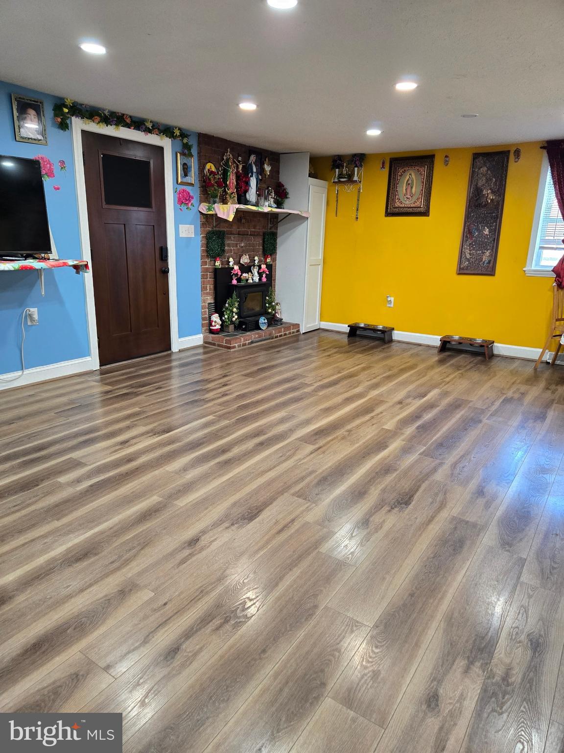 MAUGANSVILLE - Residential