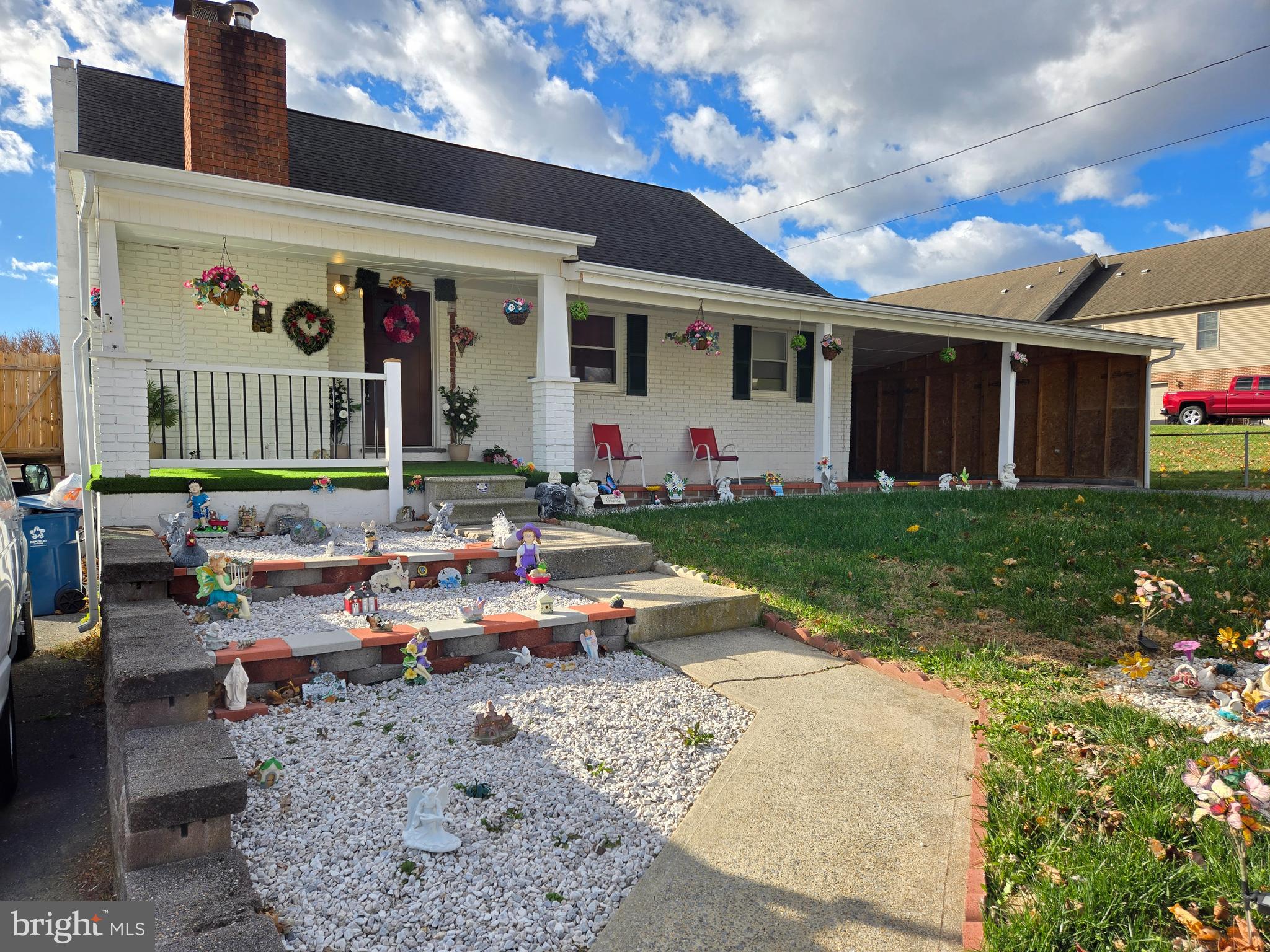 MAUGANSVILLE - Residential