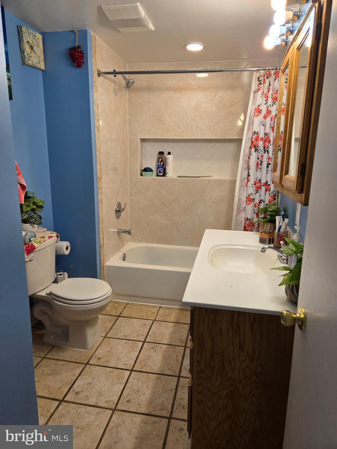 MAUGANSVILLE - Residential