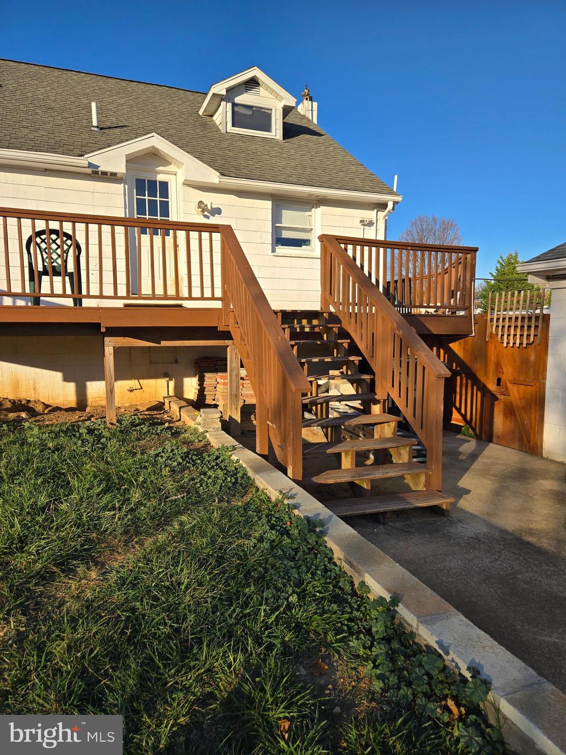 MAUGANSVILLE - Residential