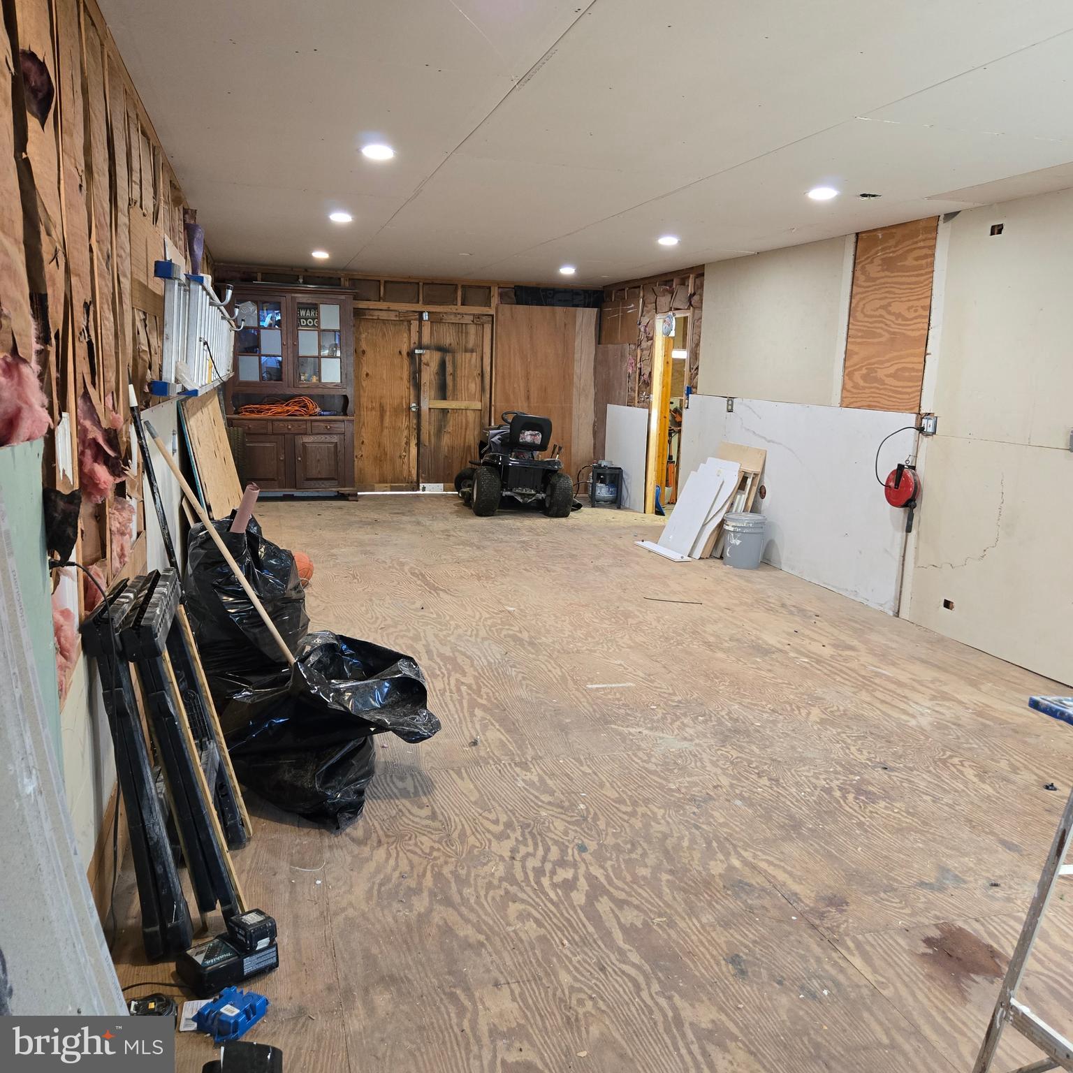 MAUGANSVILLE - Residential