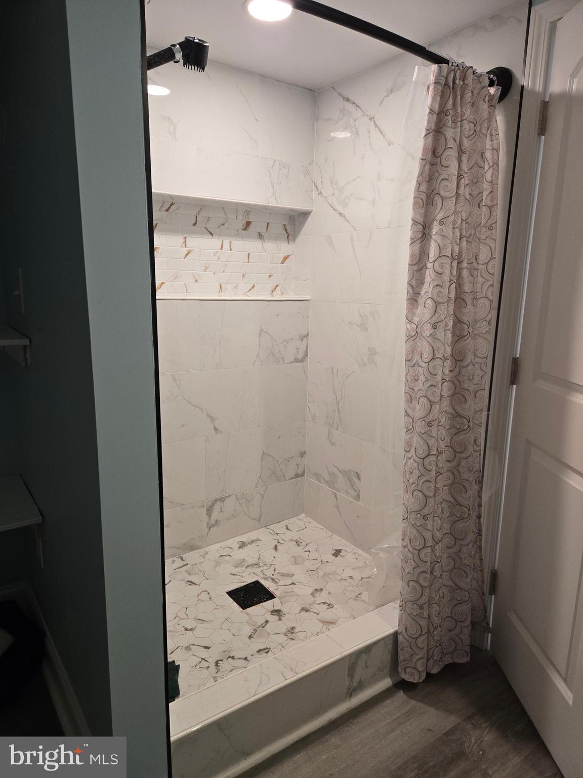 MAUGANSVILLE - Residential