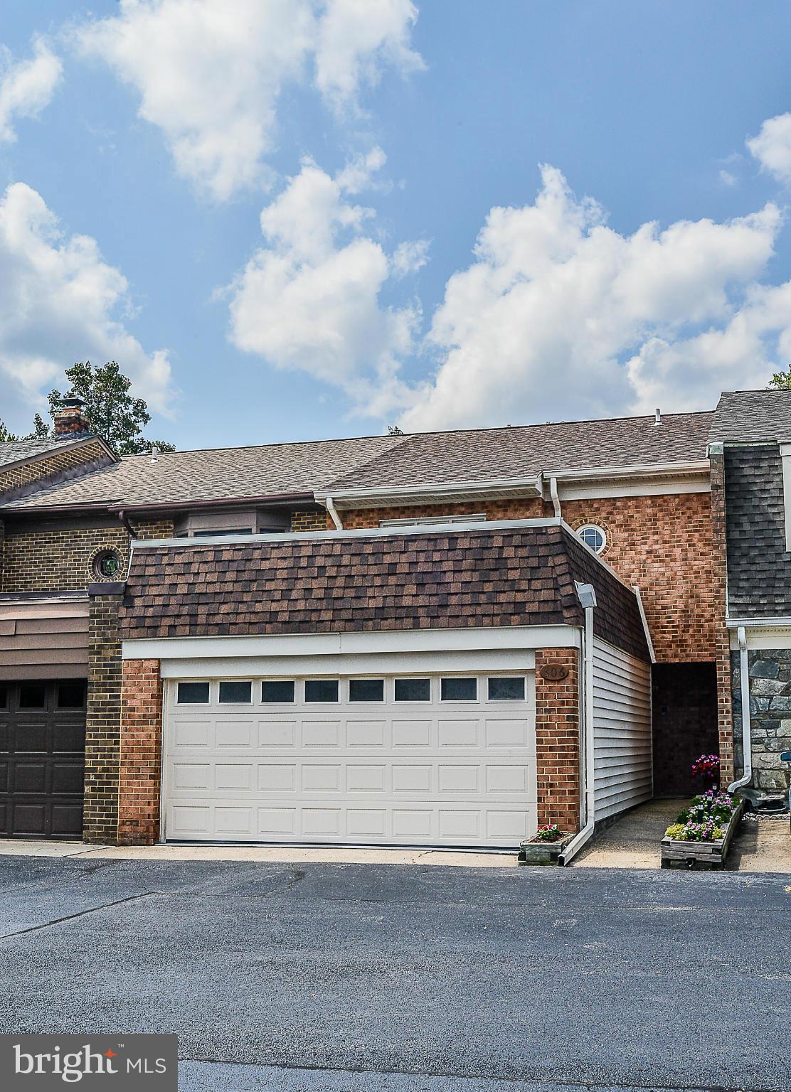 TOWNES OF MOOREFIELD - Residential Lease