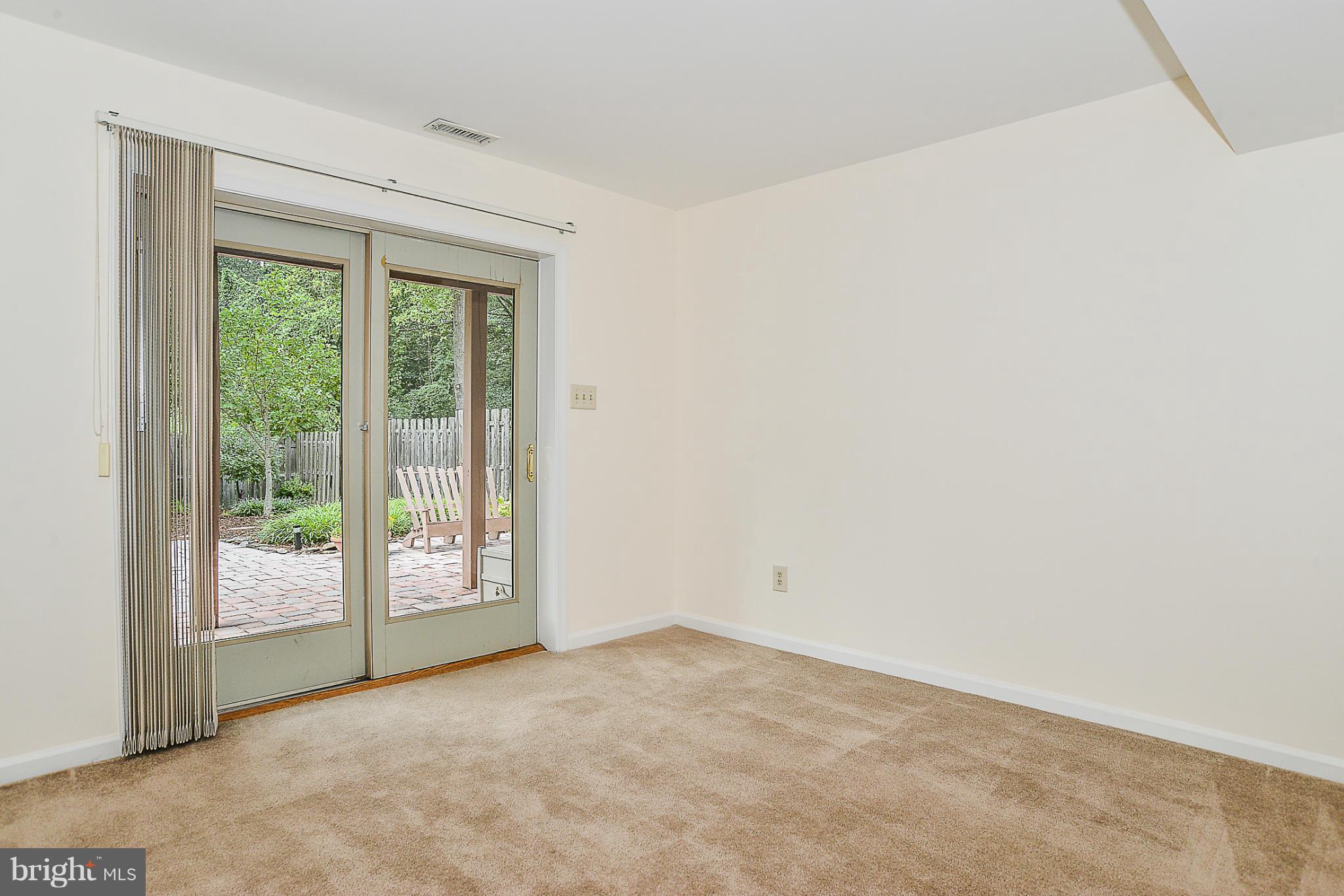 TOWNES OF MOOREFIELD - Residential Lease