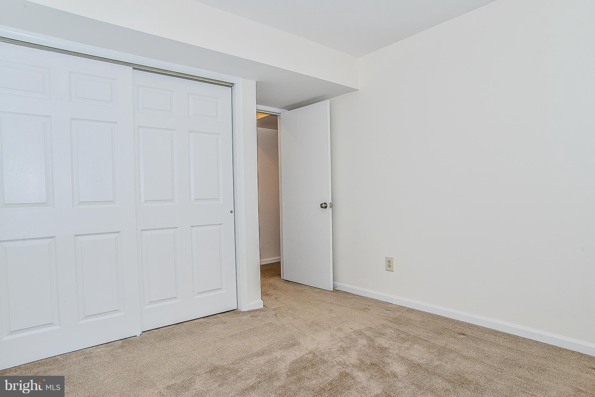 TOWNES OF MOOREFIELD - Residential Lease