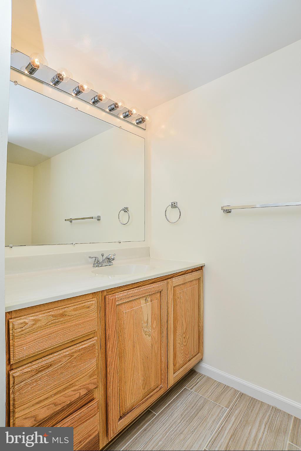 TOWNES OF MOOREFIELD - Residential Lease