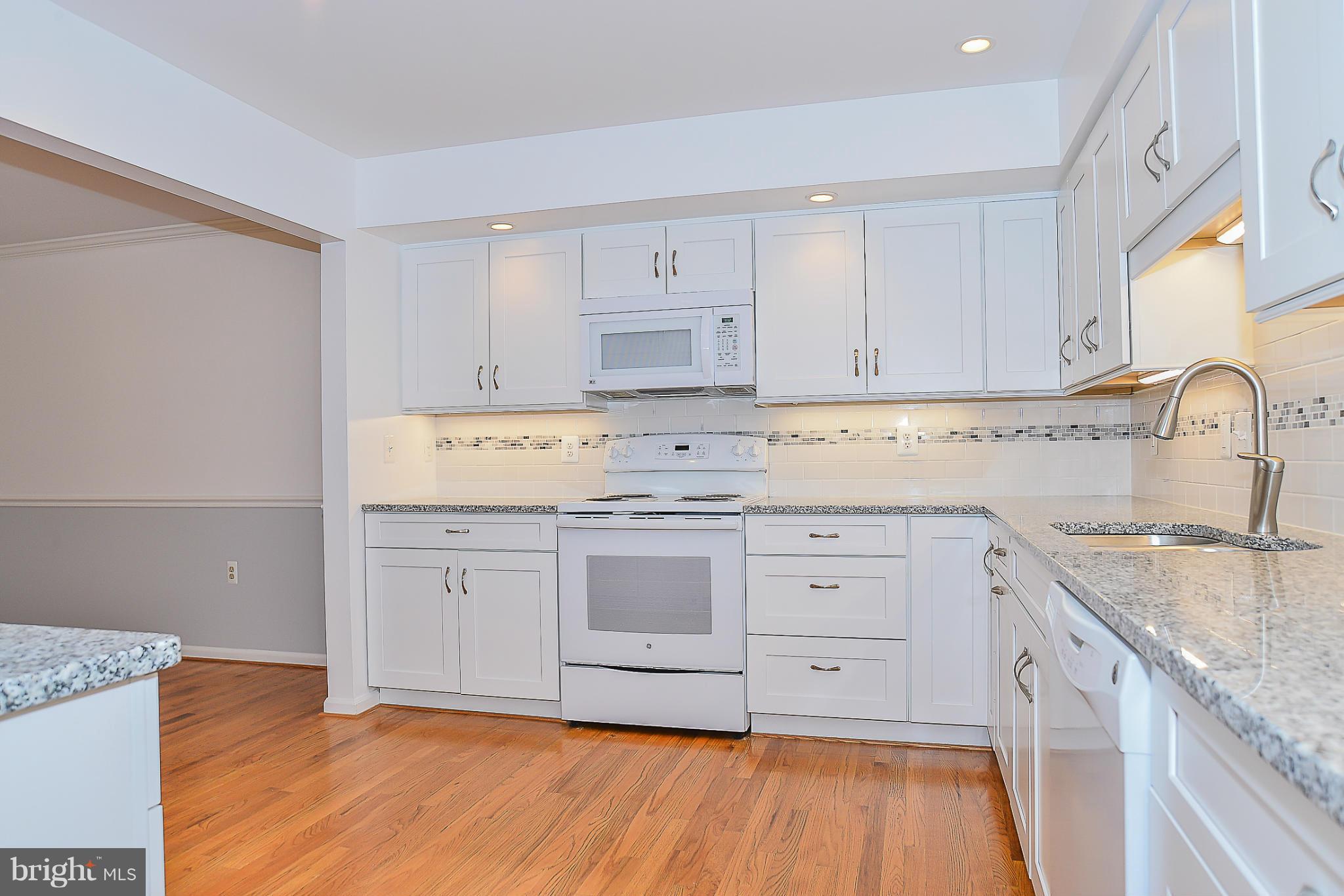 TOWNES OF MOOREFIELD - Residential Lease