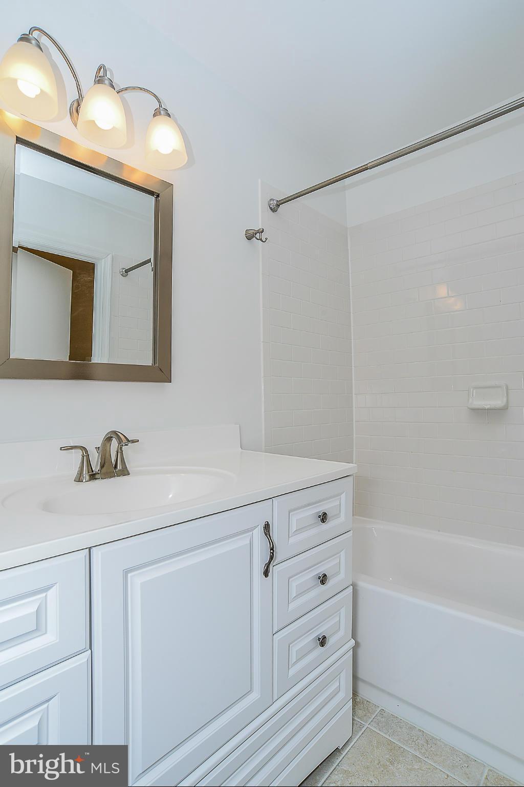 TOWNES OF MOOREFIELD - Residential Lease