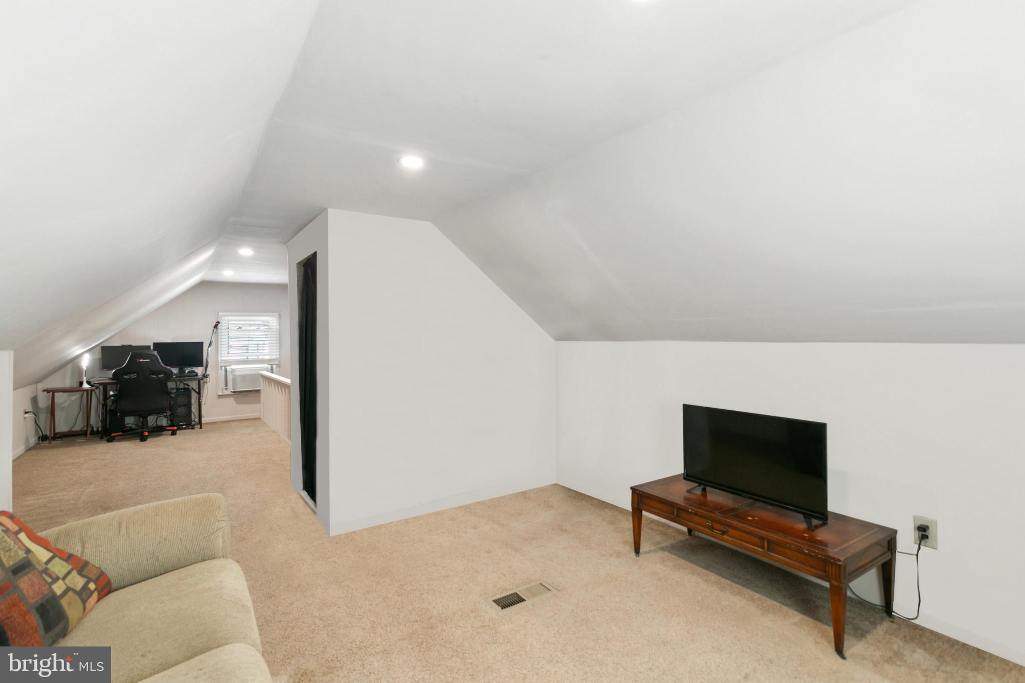 VILLAGE GREEN - Residential