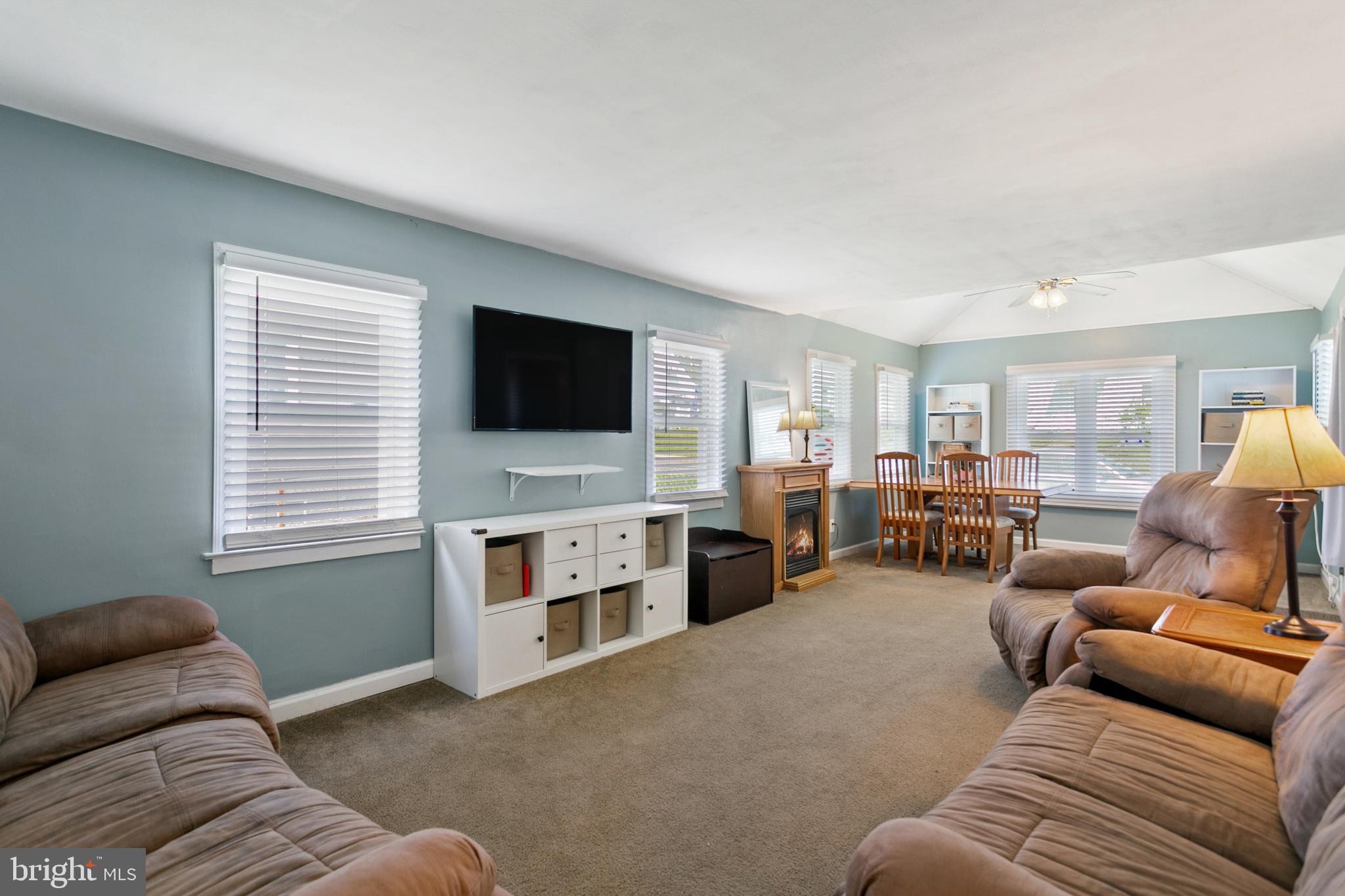 VILLAGE GREEN - Residential