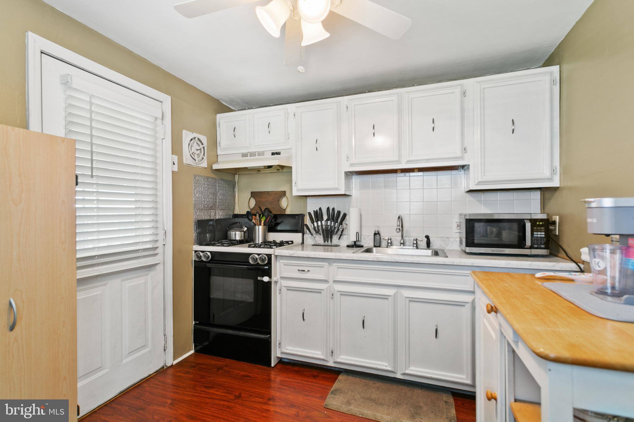 VILLAGE GREEN - Residential