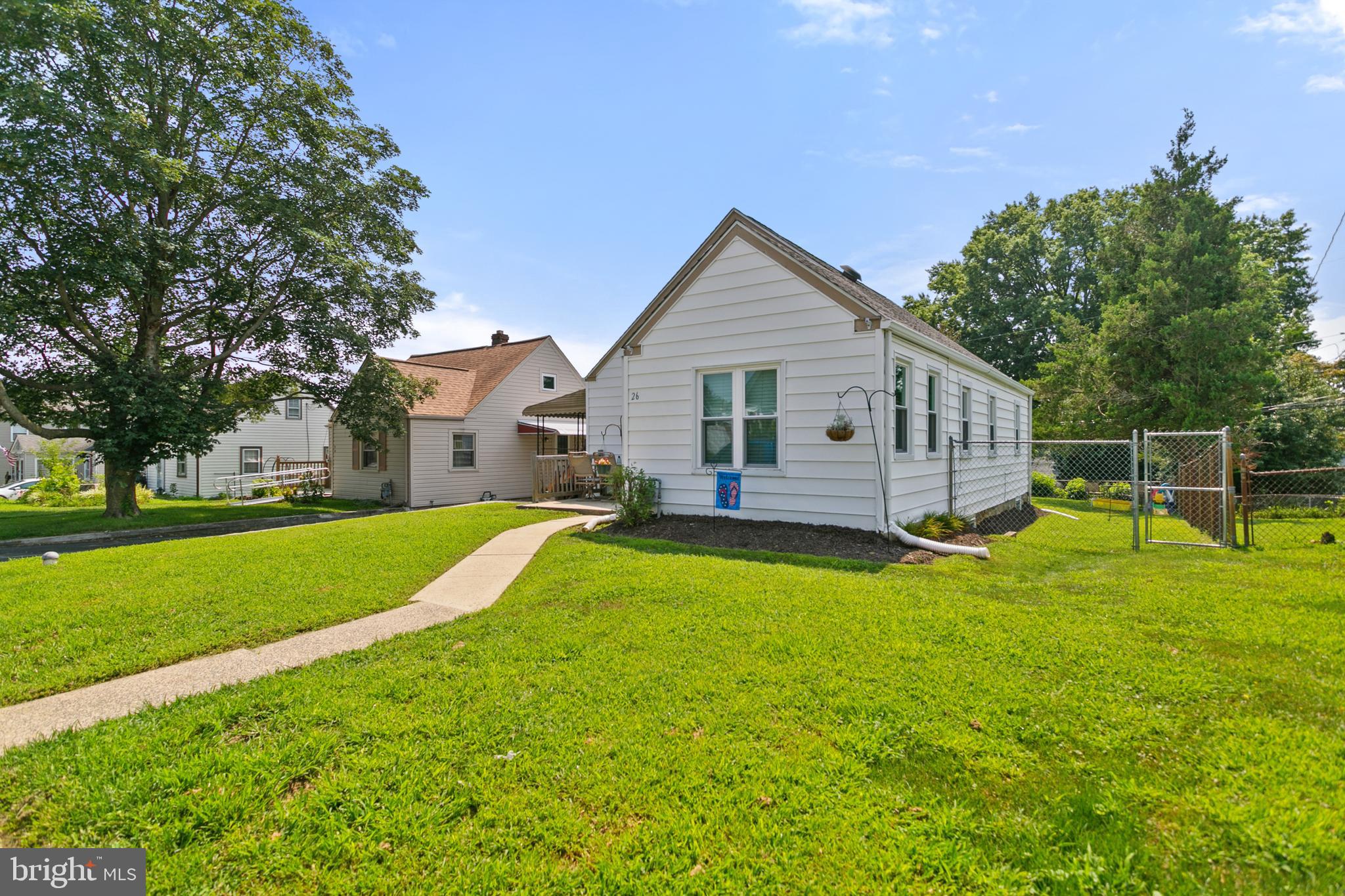 VILLAGE GREEN - Residential