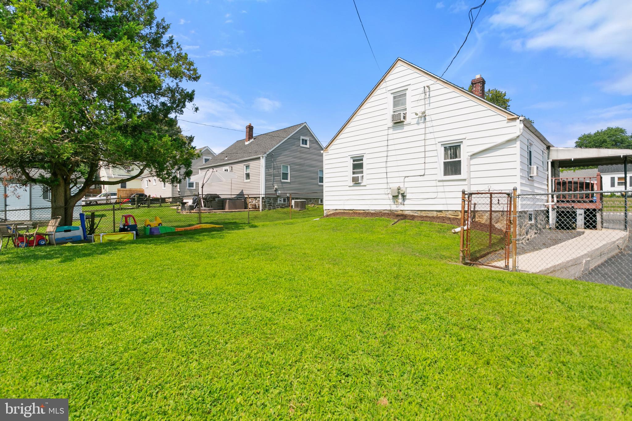 VILLAGE GREEN - Residential