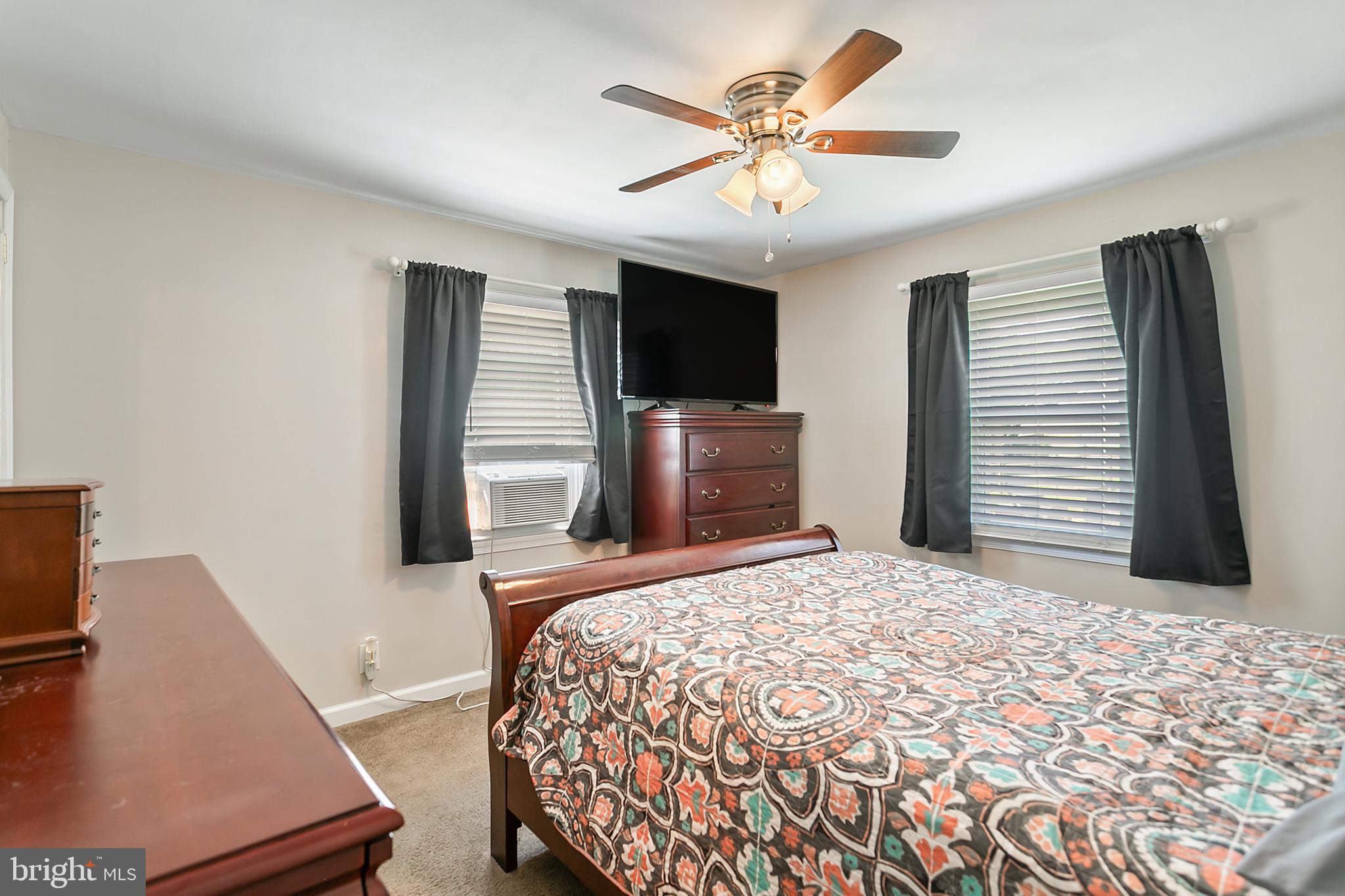 VILLAGE GREEN - Residential