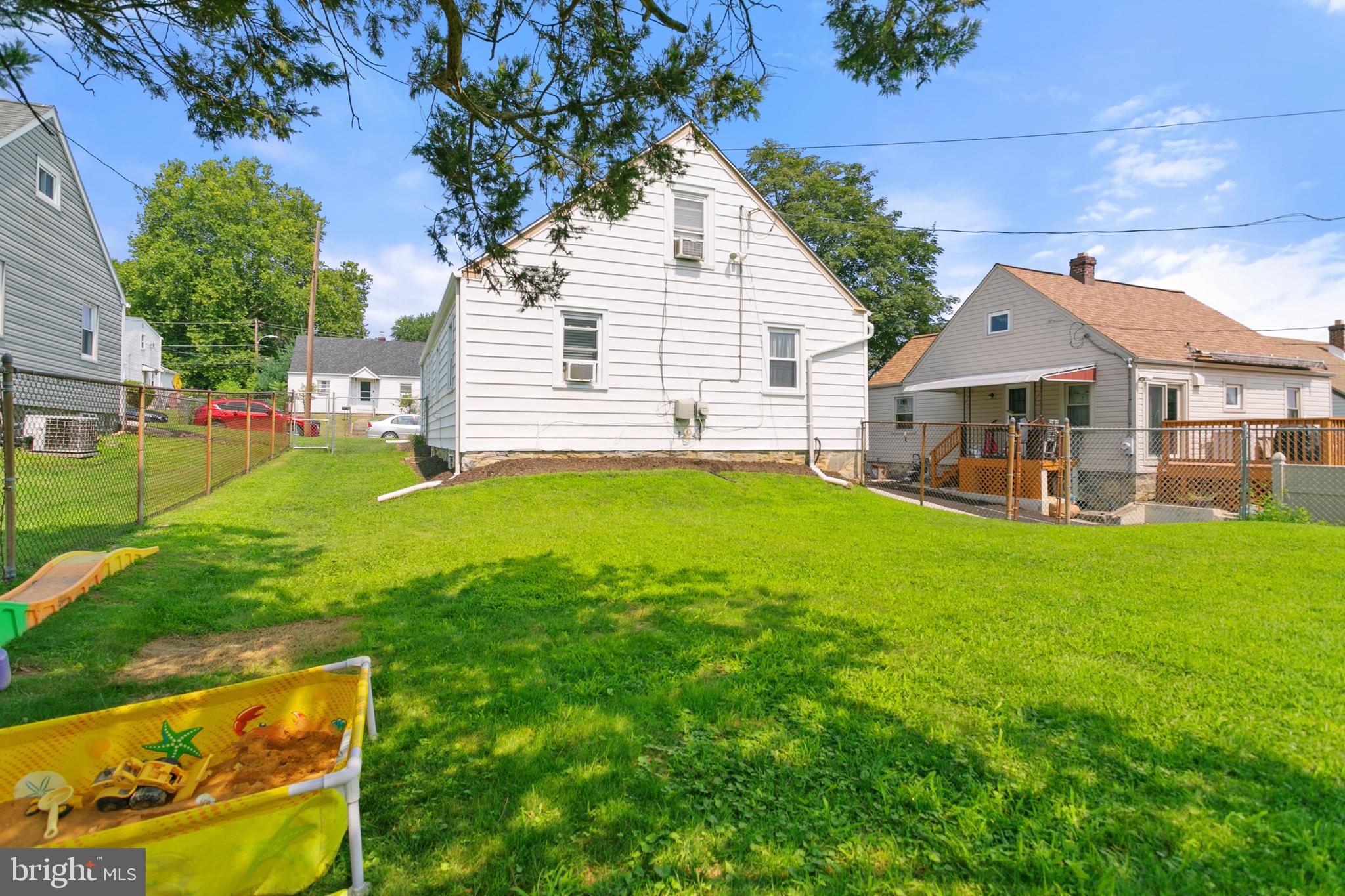 VILLAGE GREEN - Residential