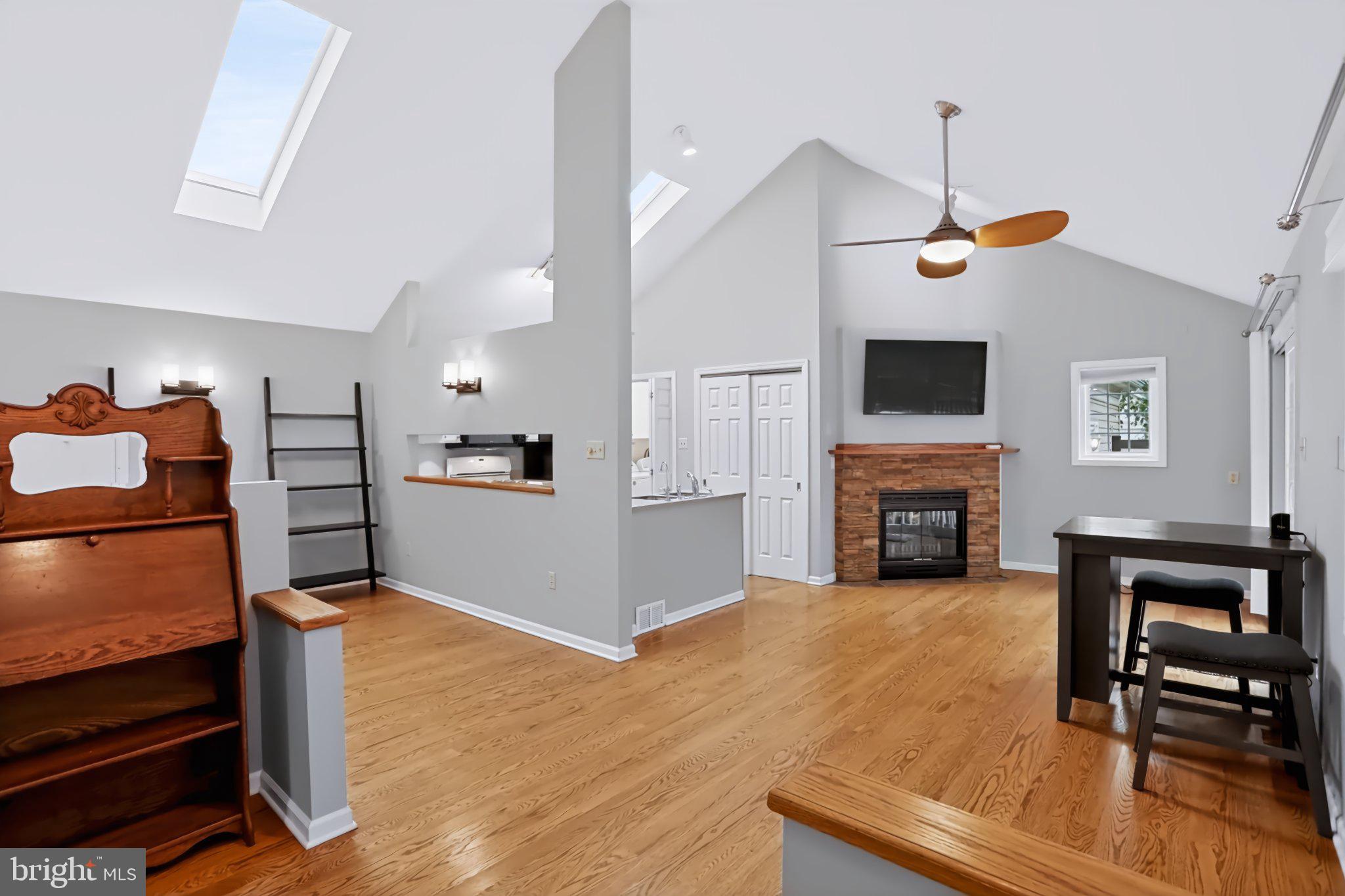 371 OAKWOOD AVENUE