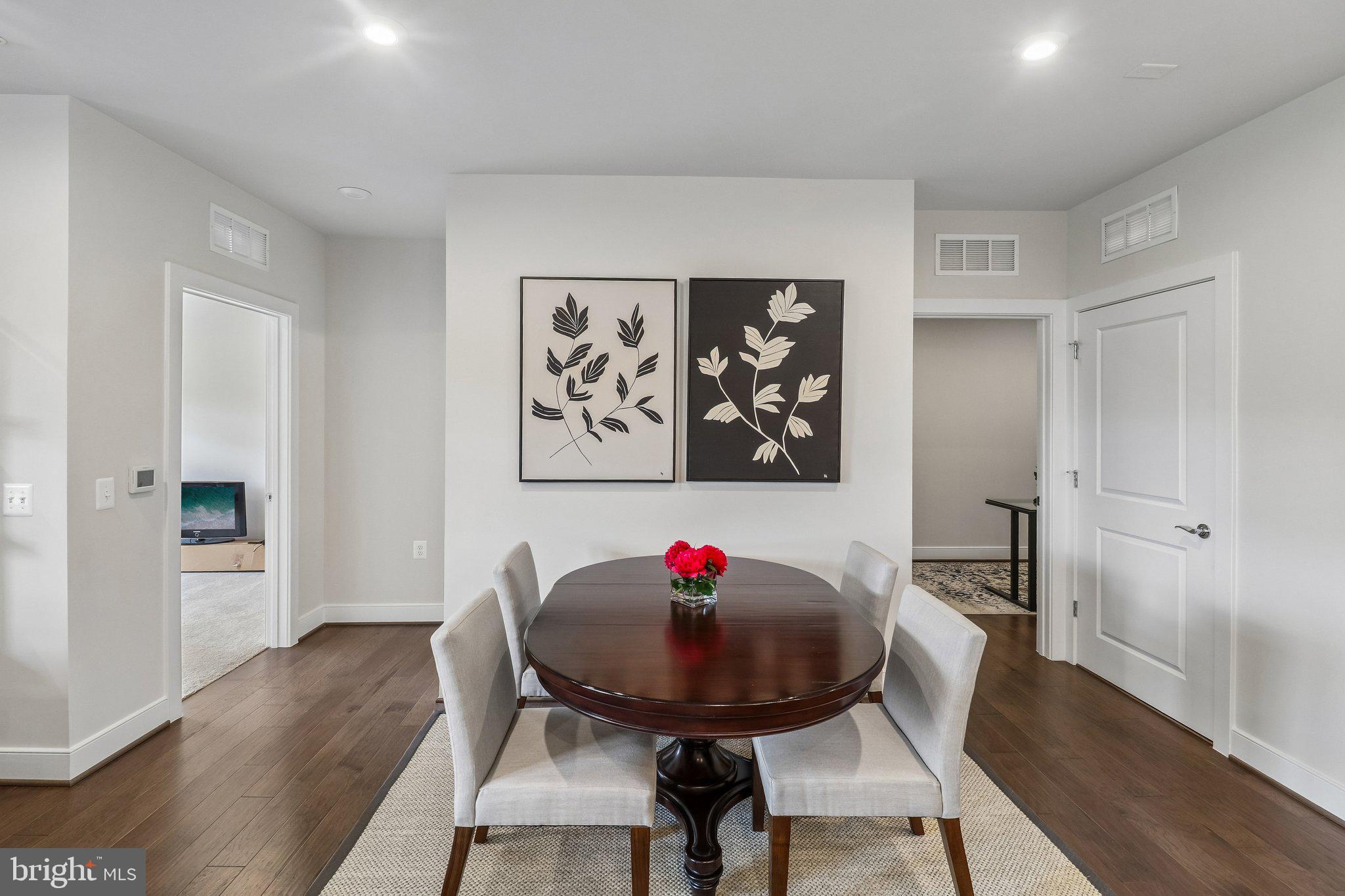 TOWER OAKS - Residential