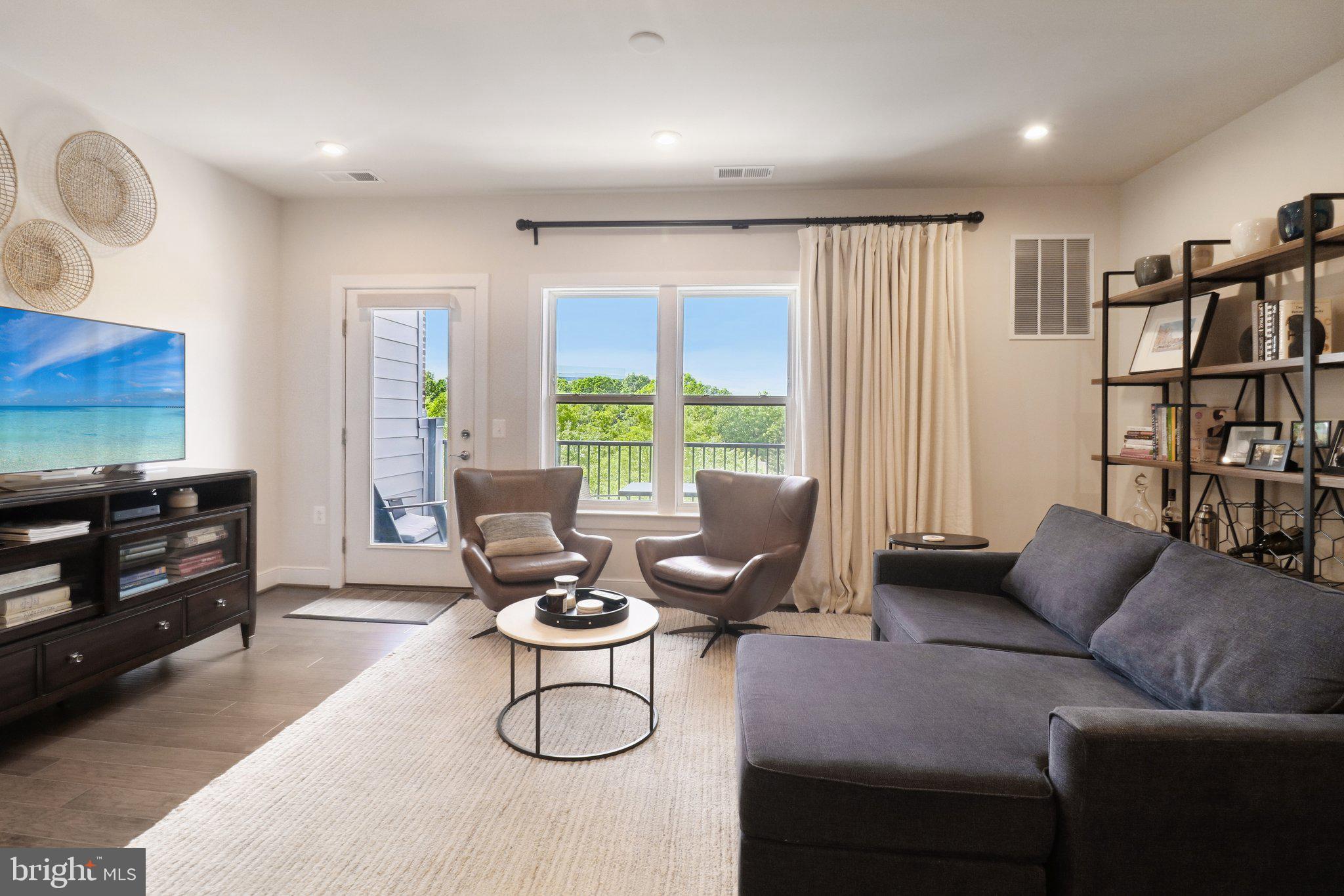 TOWER OAKS - Residential