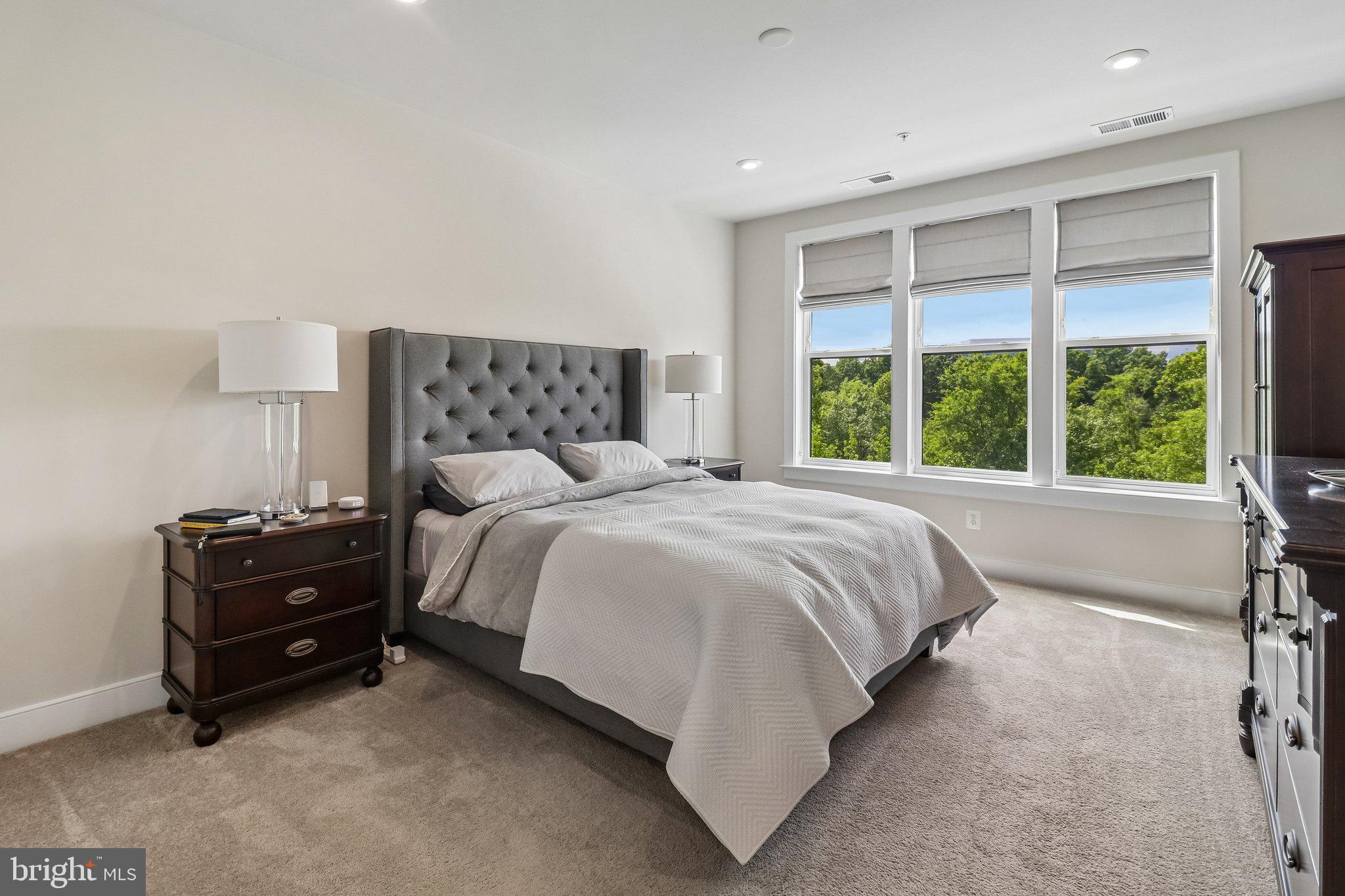 TOWER OAKS - Residential