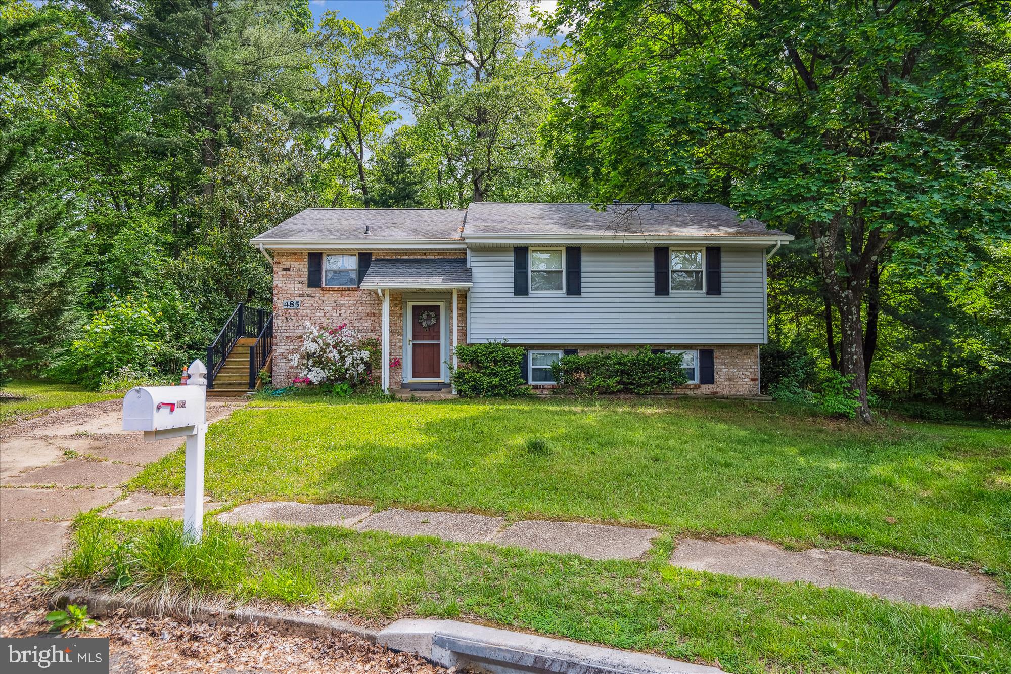 485 VICTORIA COURT