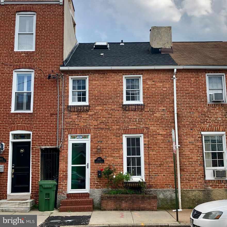 Charming 2 BR/1.5 BA renovated townhouse in the heart of Federal Hill. Updated kitchen and baths, Master with balcony, full bath w/washer/dryer. Rear private courtyard. Convenient to F/H restaurants, bars, shopping, Federal Hill Park and Inner Harbor attractions.