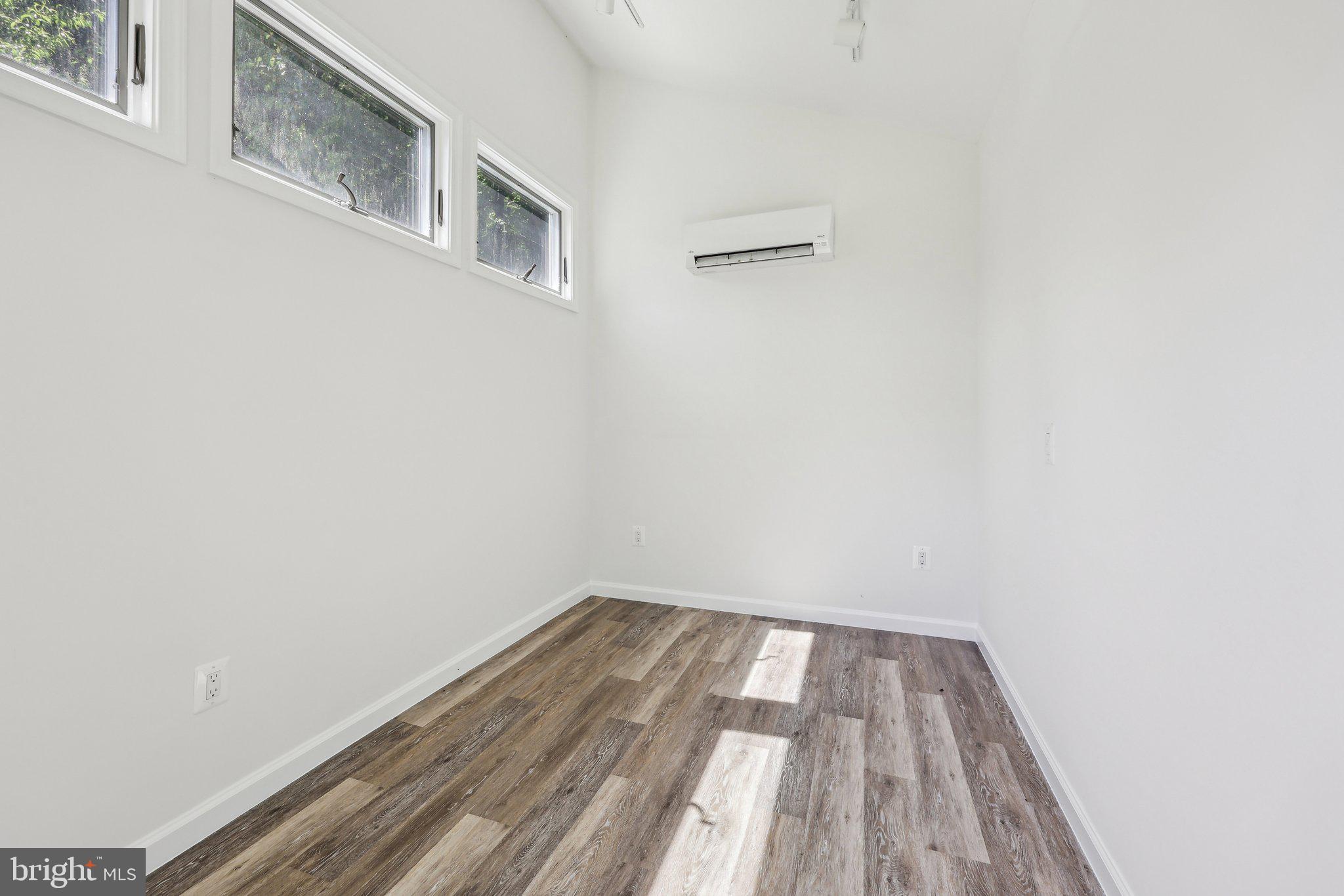 LORCOM GROVE - Residential