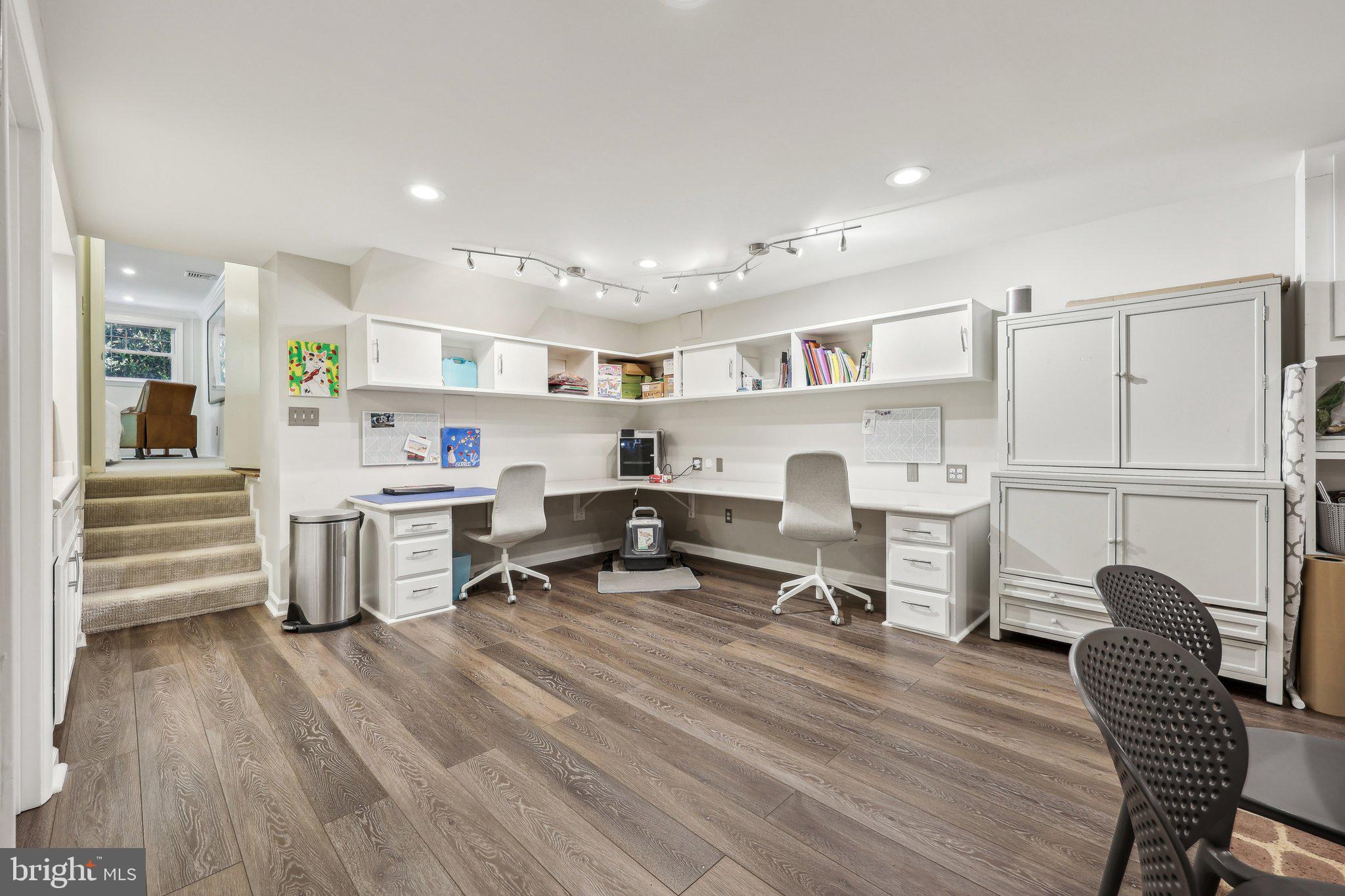 LORCOM GROVE - Residential