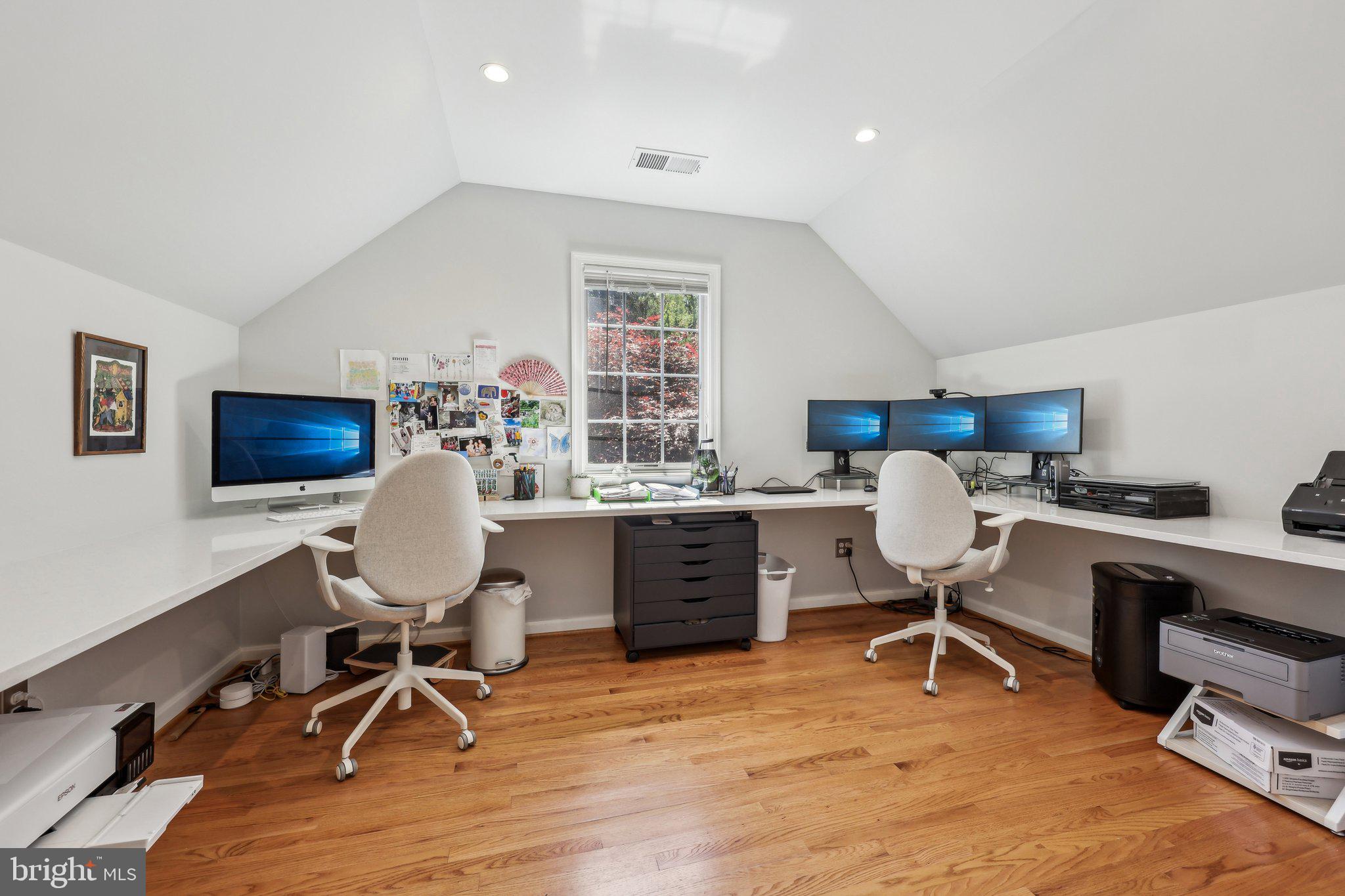 LORCOM GROVE - Residential