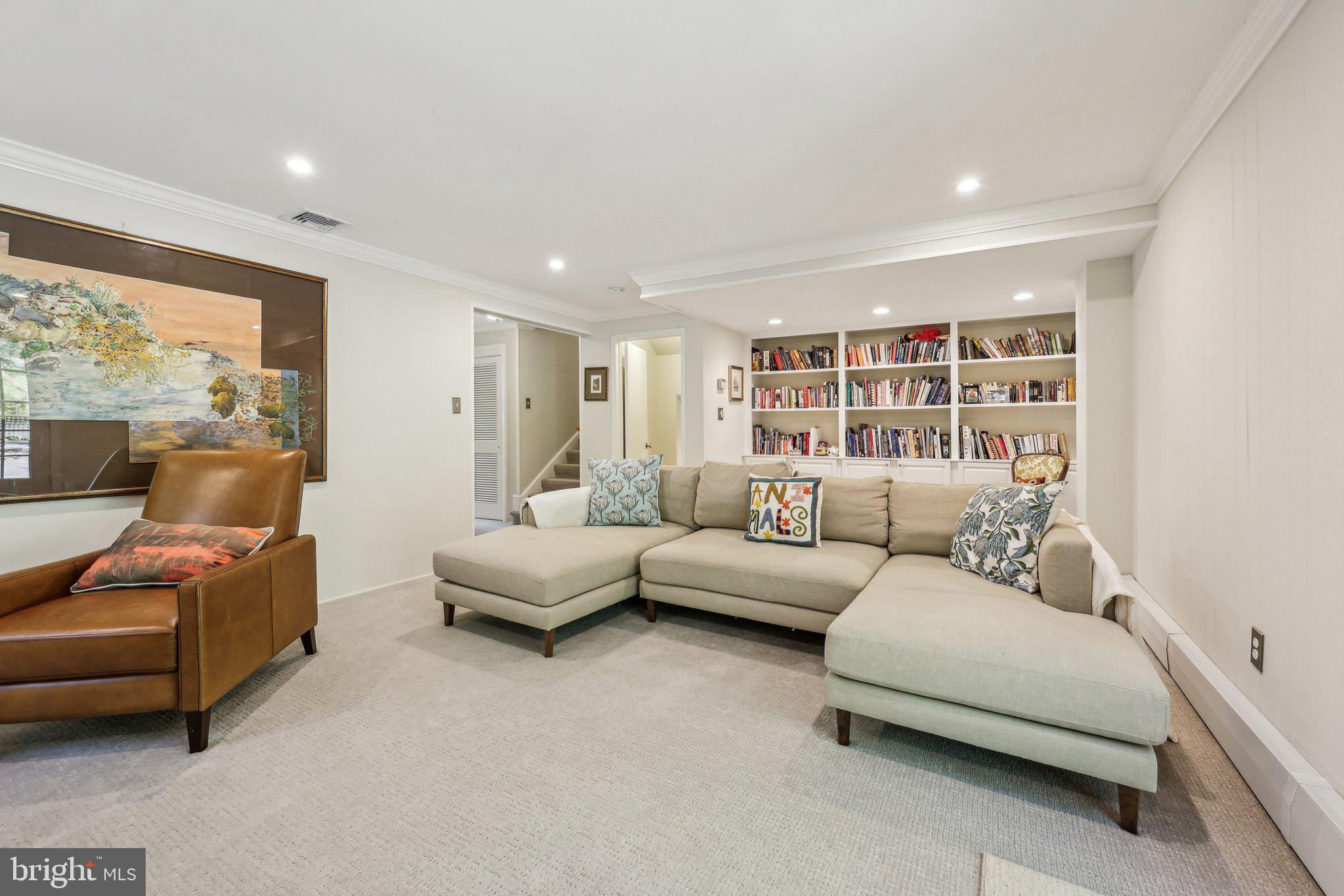 LORCOM GROVE - Residential