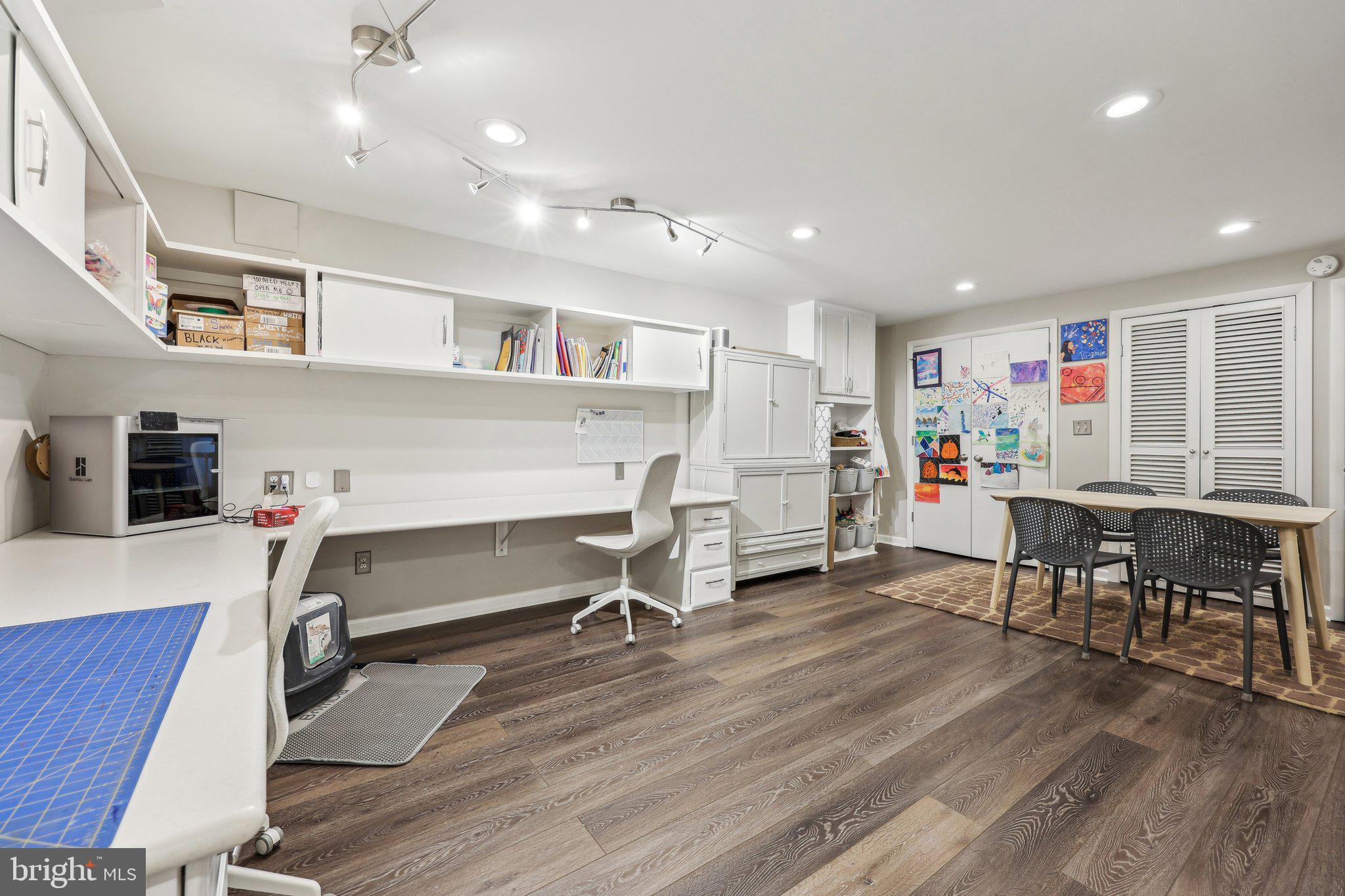 LORCOM GROVE - Residential