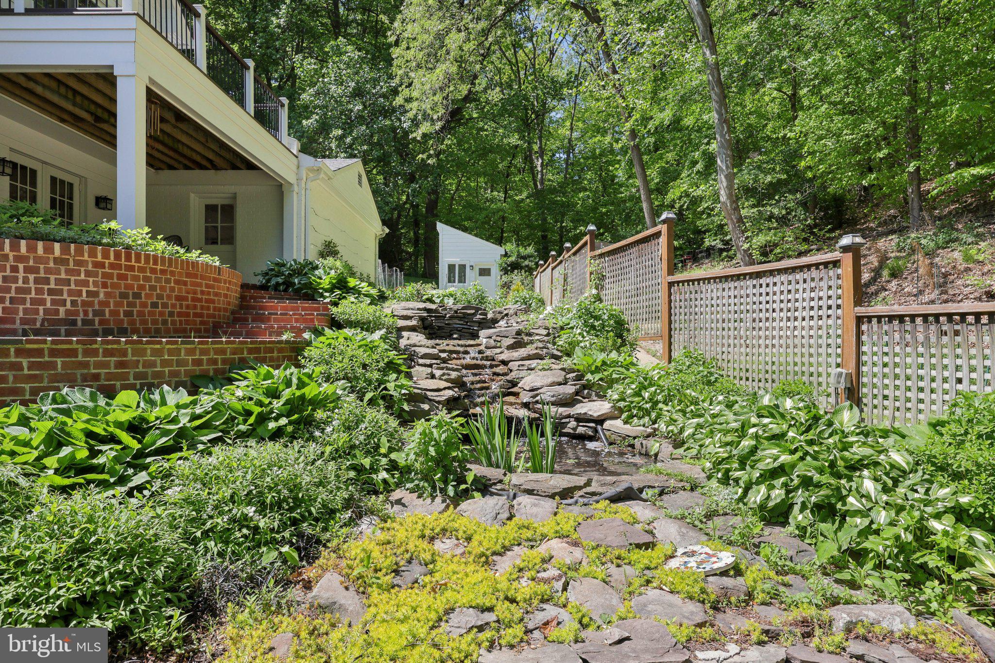 LORCOM GROVE - Residential