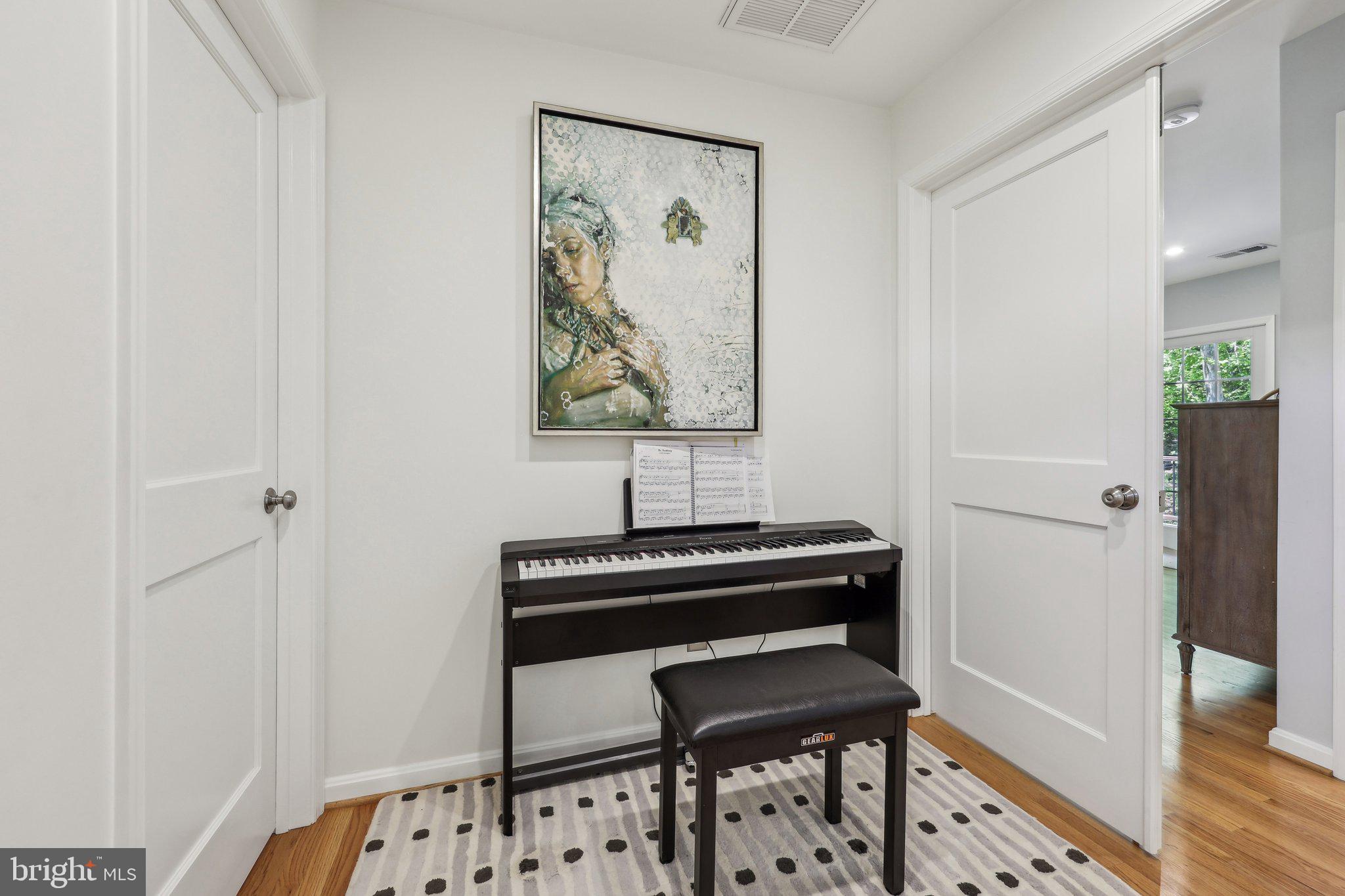 LORCOM GROVE - Residential