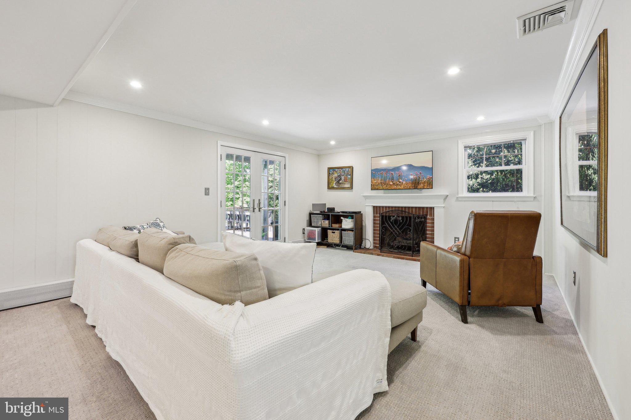 LORCOM GROVE - Residential