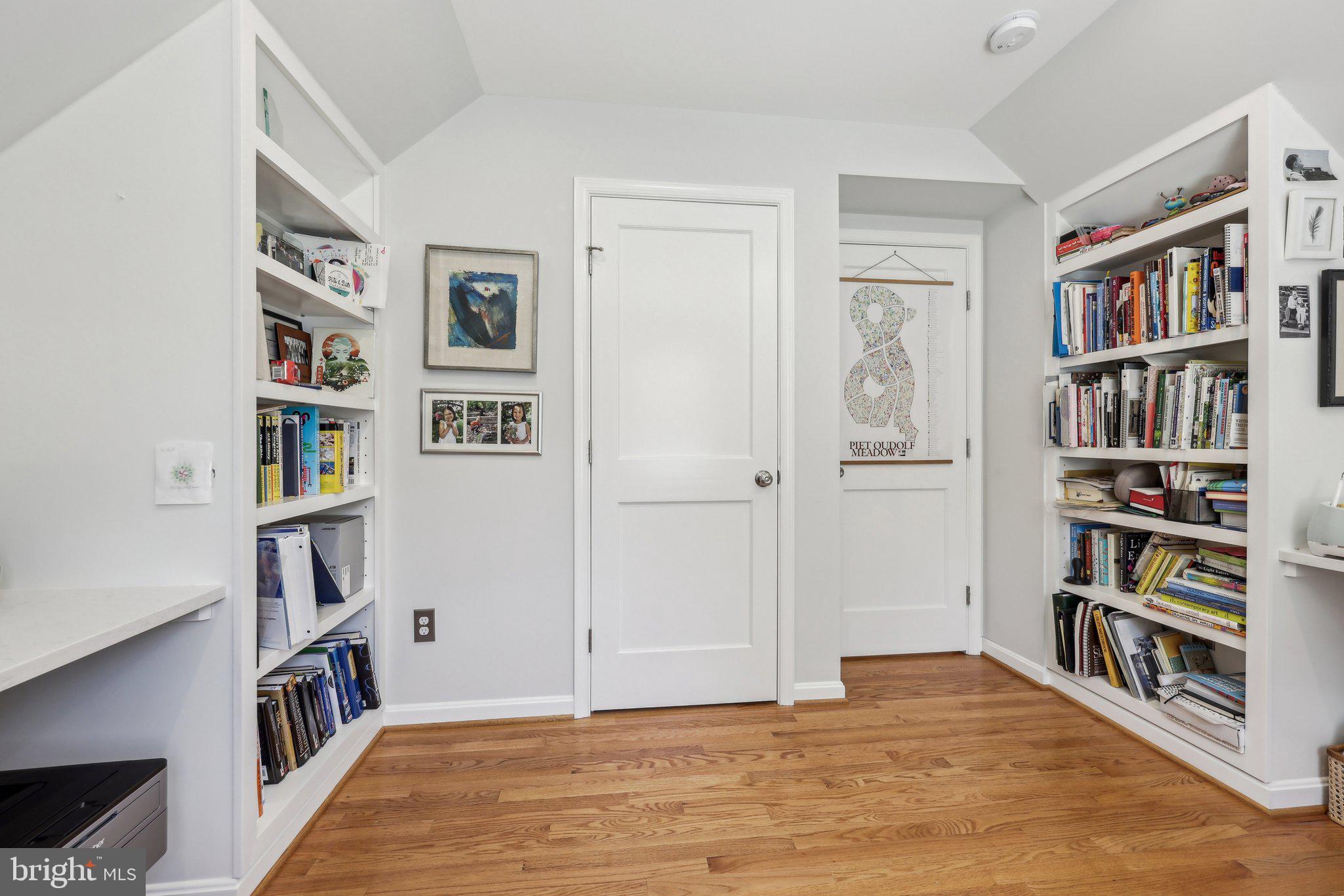 LORCOM GROVE - Residential